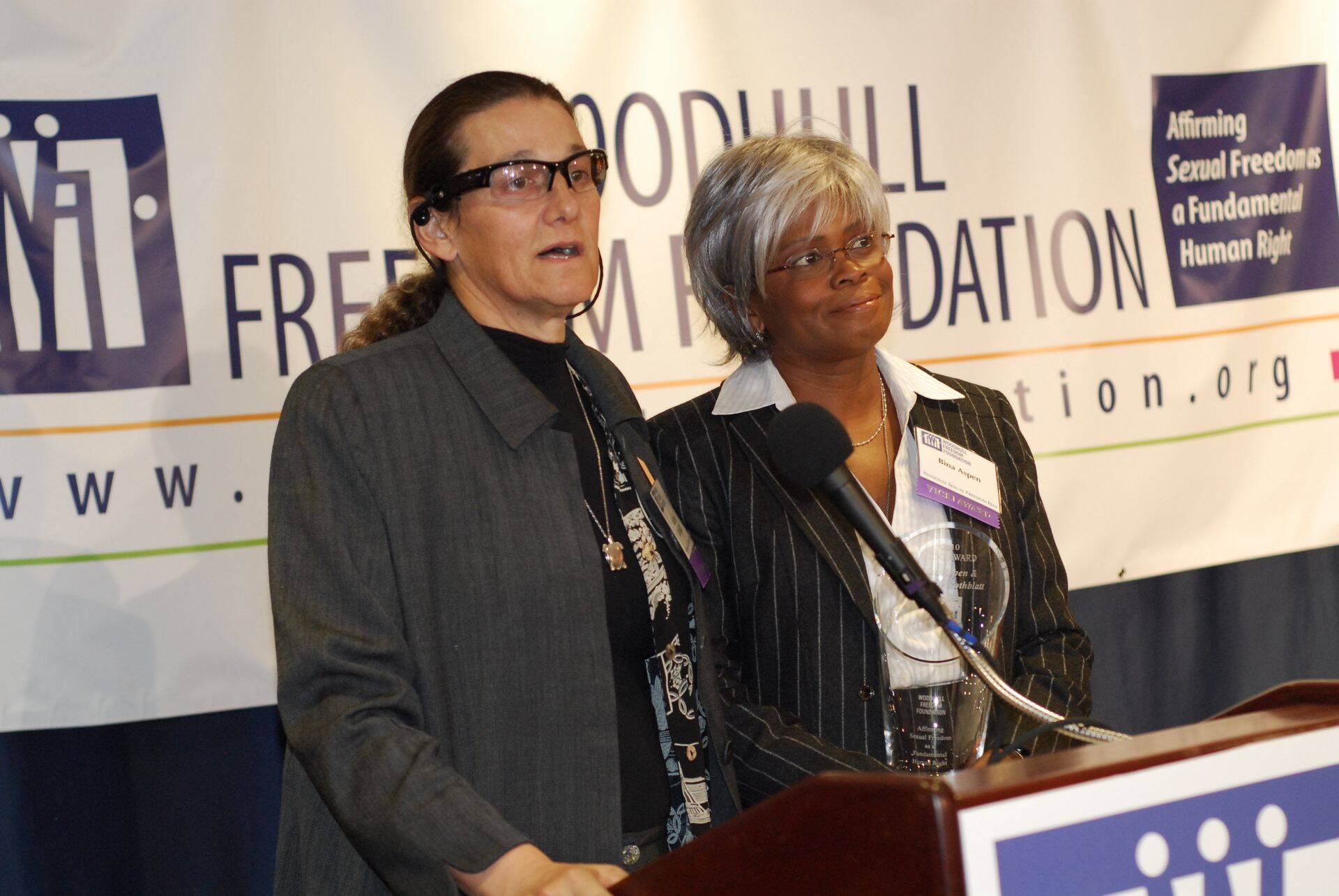 Tasu 38.2 miljonit dollarit. United Therapeuticsi tegevjuht Martine Rothblatt koos oma abikaasa Binaga.