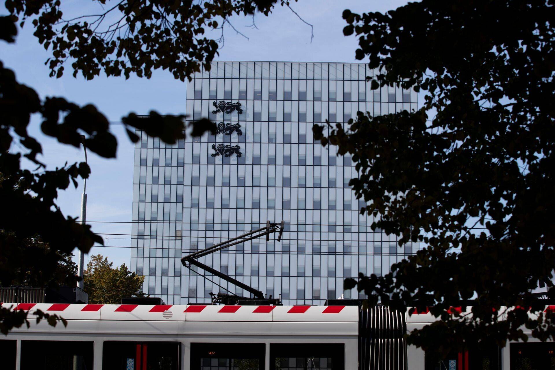 Экономику сдерживает слабый спрос во внешней торговле и повышение налогов. А стимулируют – инвестиции госсектора, которые поддерживает Европа.