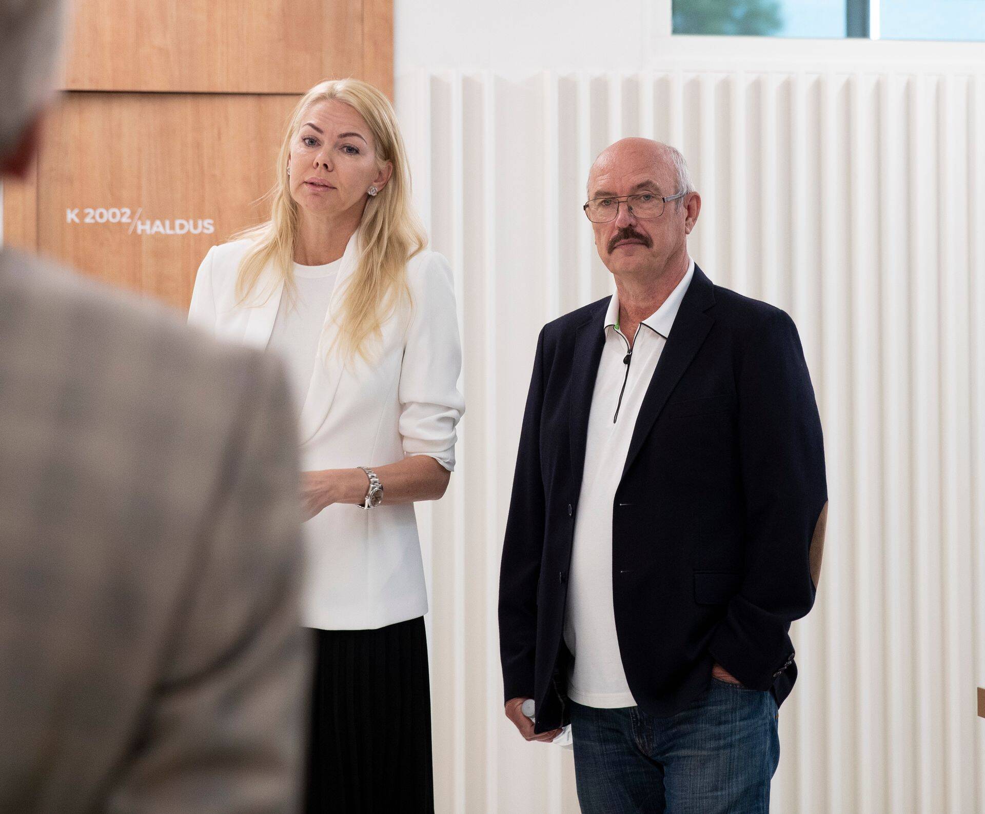 Ettevõtja Vello Kunman (paremal) ning üks tema kaitsjatest Kristi Rande.