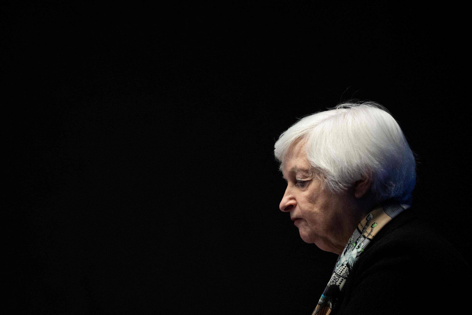 По словам министра финансов США Джанет Йеллен, ситуация ужасная: без решения федеральное правительство останется практически без денег.