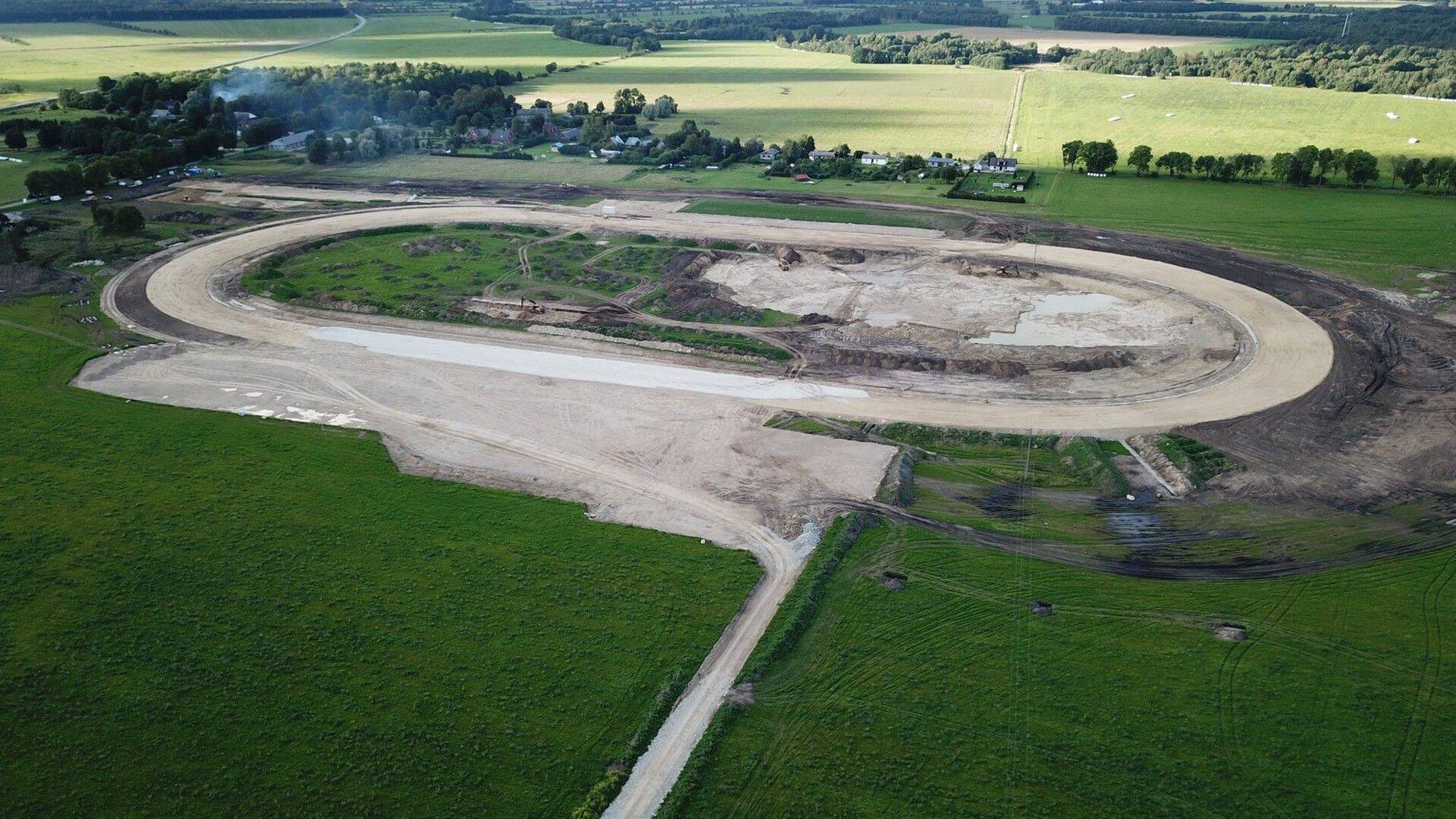 Новый ипподром будет построен к концу года. Фото: Hipodroom