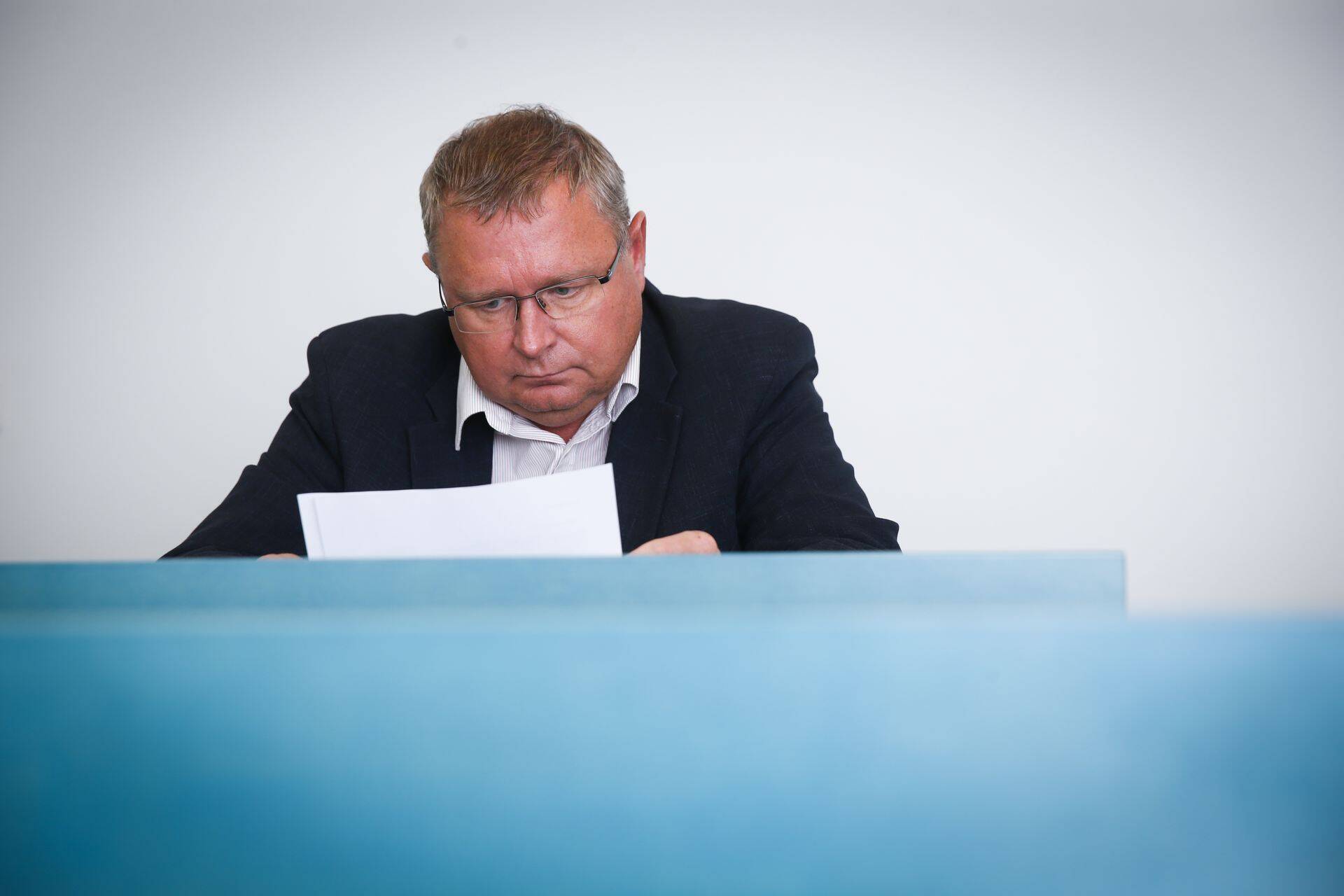 Riho Kalve kuuenda Facio omanikega seotud ettevõtte pankrotiistungil varatu ettevõtte võlgnikuvannet andmas