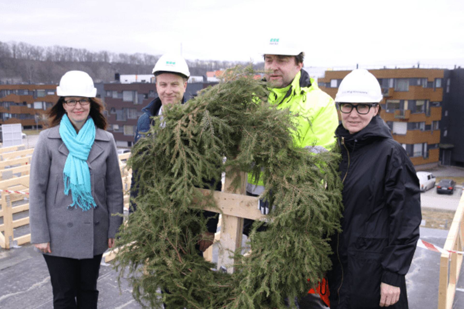 Viimsi riigigümnaasiumi direktor Karmen Paul, Merko Infra juhatuse liige Marek Hergauk ja ehituse projektijuht Ott Noor ning Riigi Kinnisvara juhatuse liige Piia Kallas.