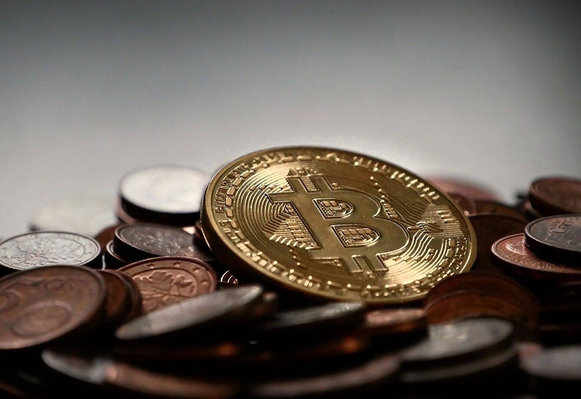 Bitcoin начал год с падения