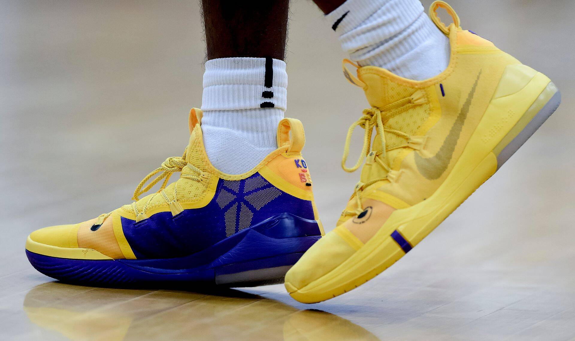Montverde'i keskkooli mängija kannab Nike Kobe korvpalliketse.