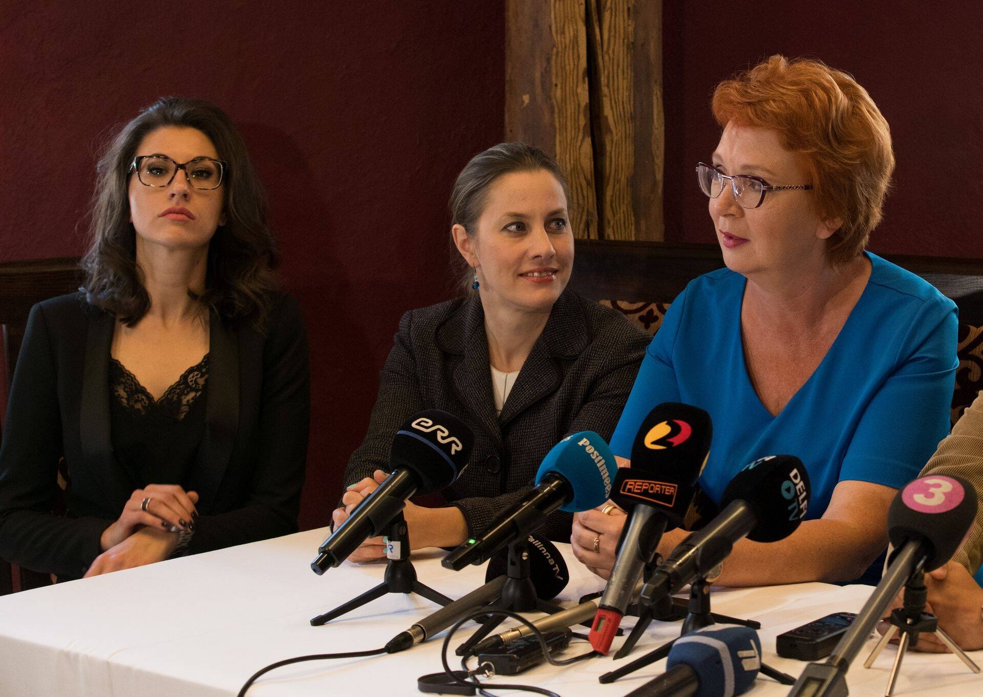 Veel on ühtsus majas, pildil Olga ivanova, Oudekki Loone ja Yana Toom.