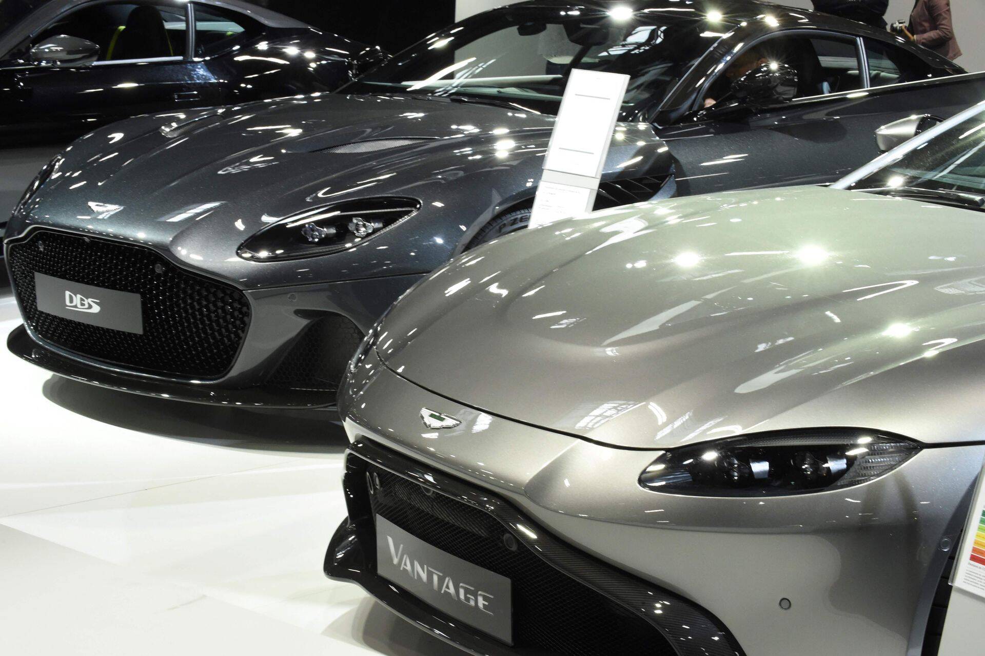 Aston Martin Pariisi autonäitusel.