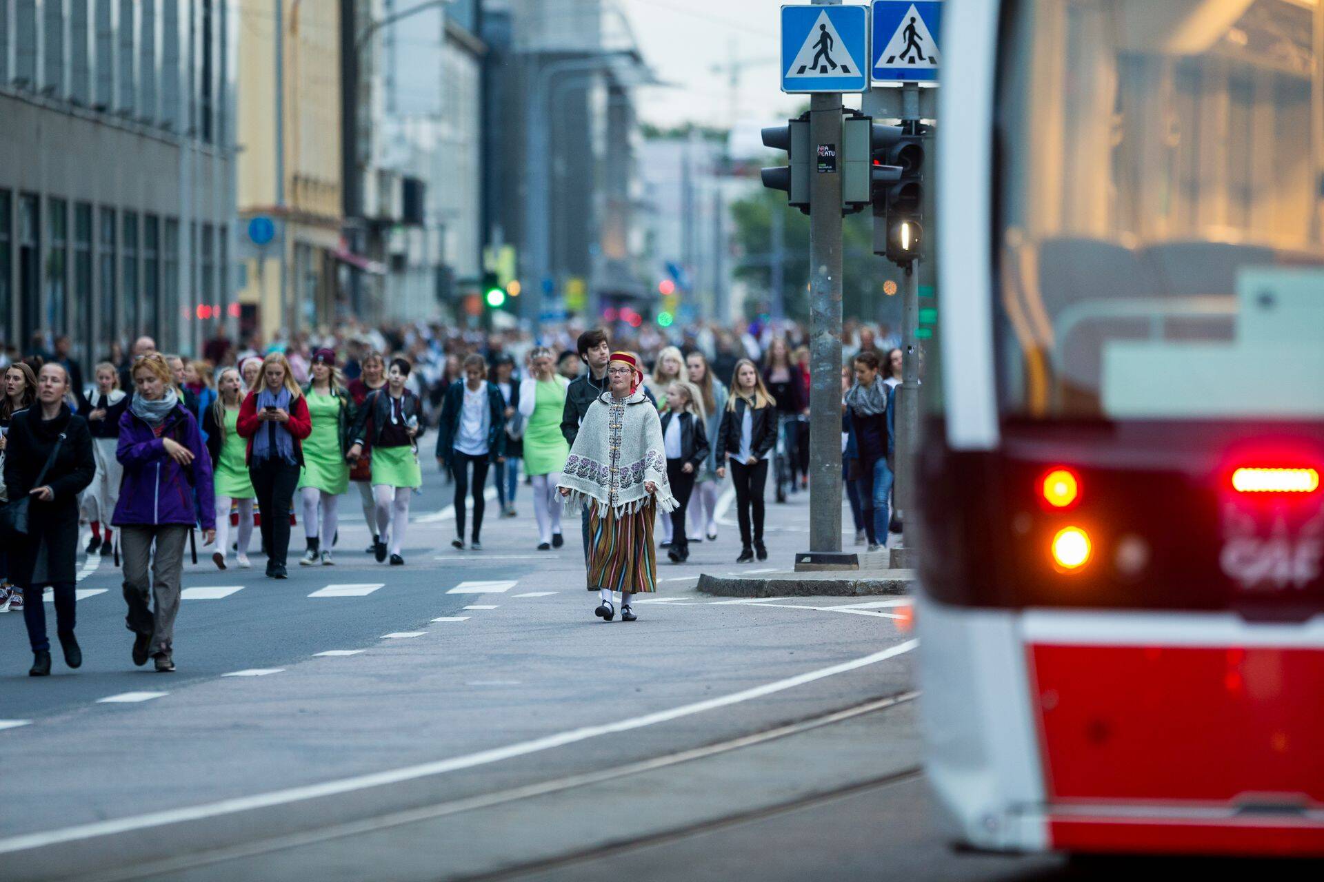 Sel nädalavahetuse peavad Tallinnas kõrvuti hakkama saama nii laulupeo rongkäik, kui trammiliiklus.