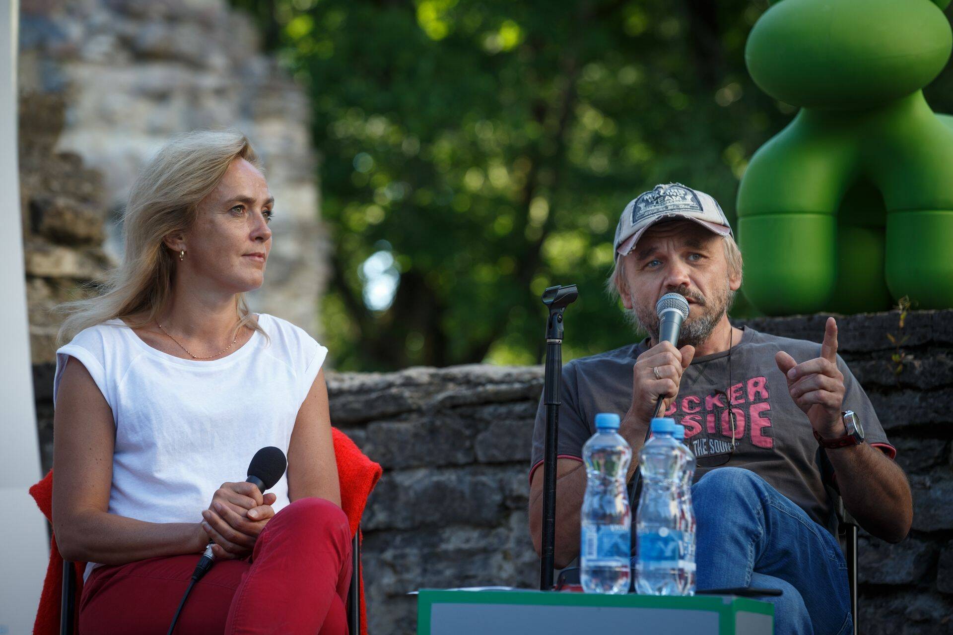 Raivo Hein ja Äripäeva arvamustoimetaja Vilja Kiisler 2015. aastal Paides arvamusfestivalil.