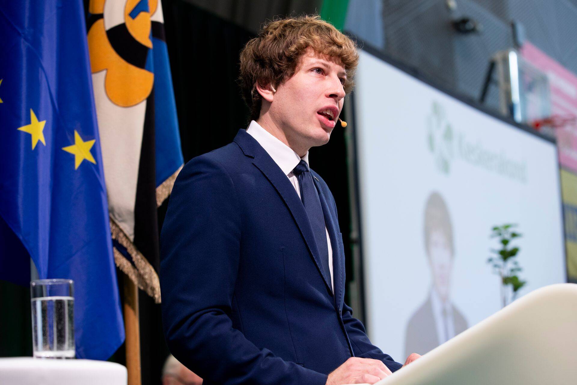 Keskerakonna liige ja riigikogu fraktsiooni esimees Tanel Kiik kaalub parteist lahkumist.