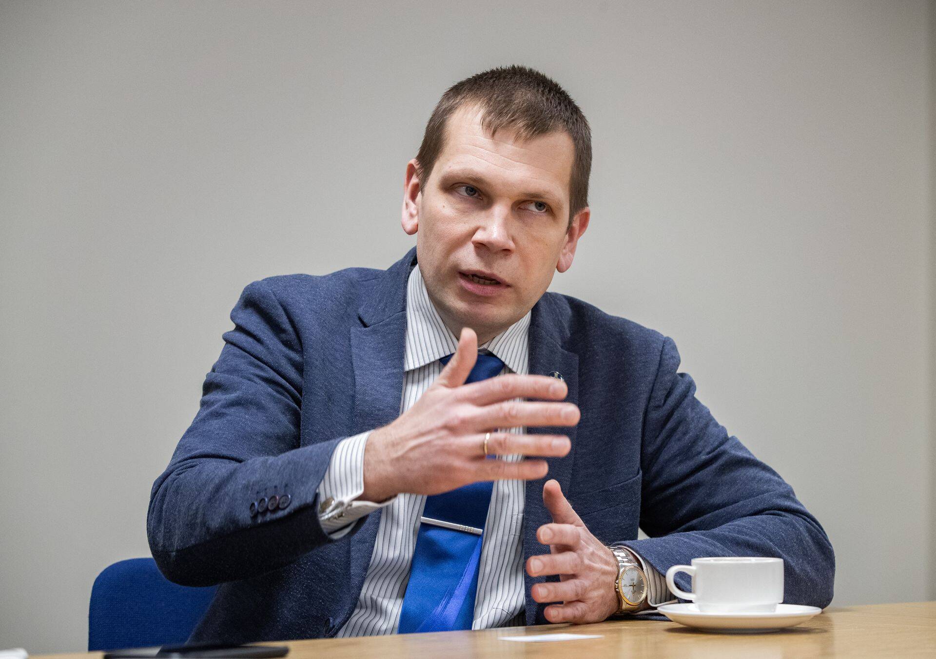 Maksuameti tolliosakonna juht Eerik Heldna leiab, et lahti lastud laim takistab tema ametialast eneseteostust.