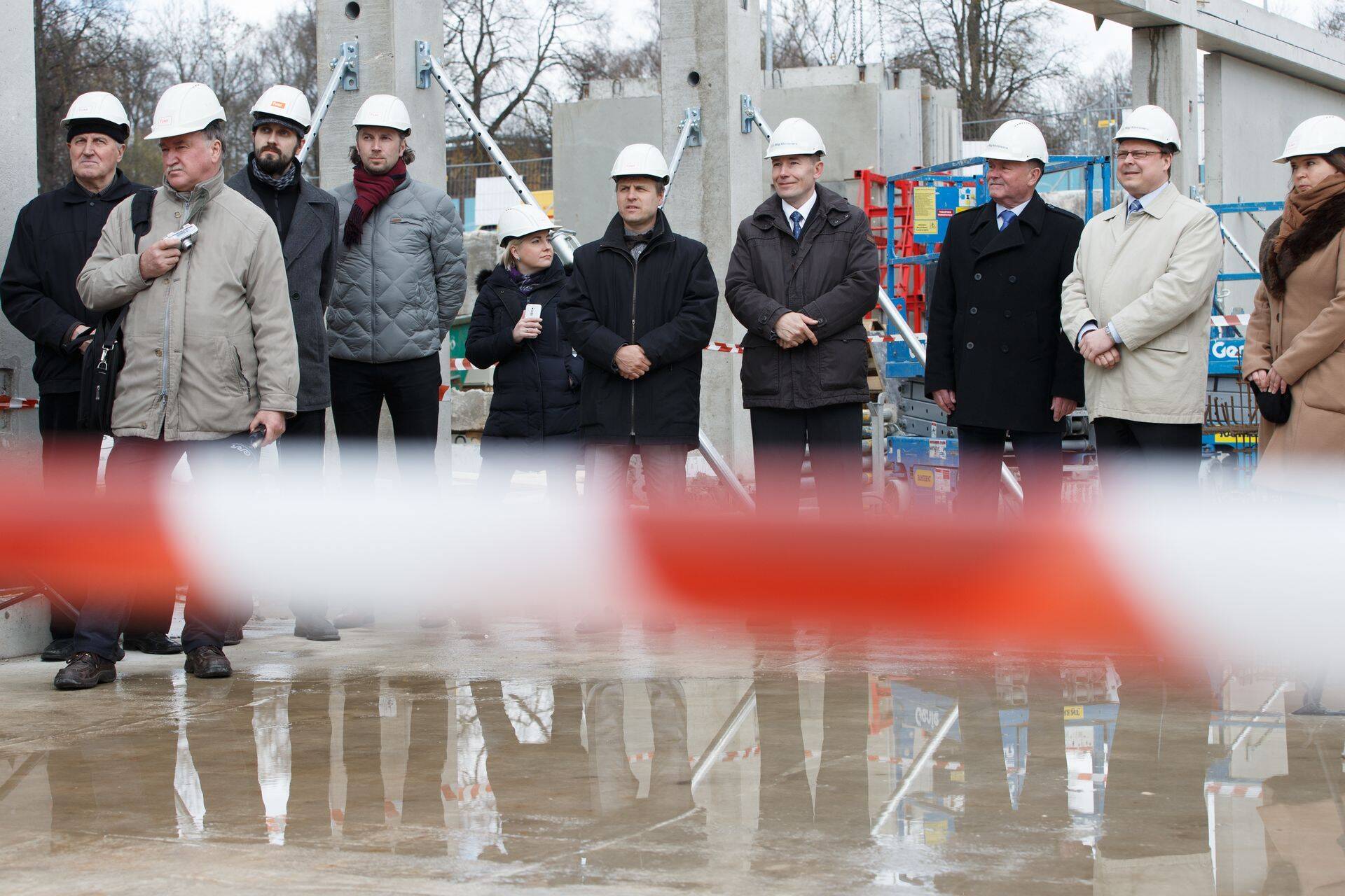 Suerministeerium, mille üks autor on Amhold, sai tänavu nurgakivi.
