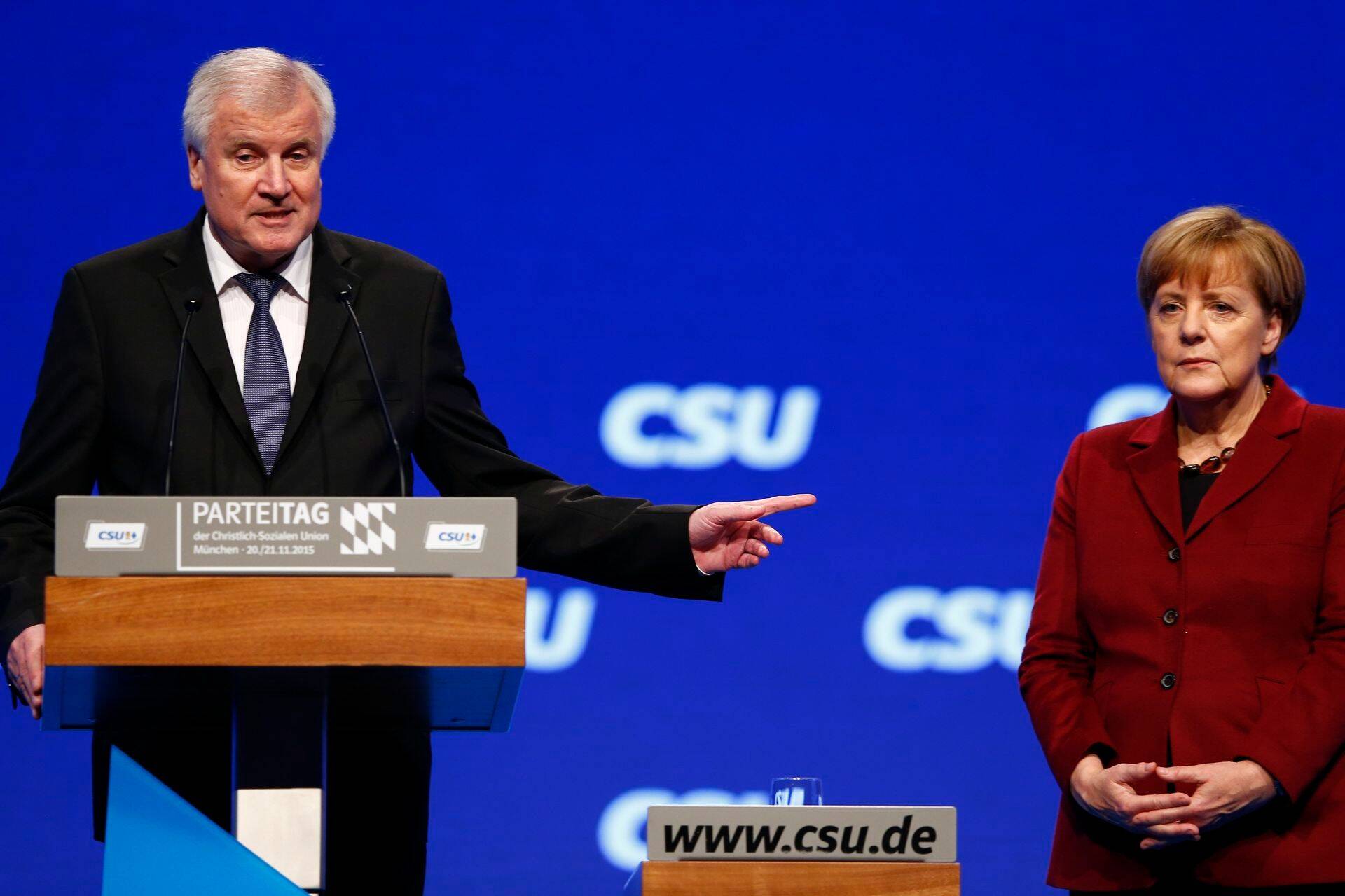 Baieri liidumaa peaminister Horst Seehofer ja Saksamaa kantsler Angela Merkel reedel CSU kongressil