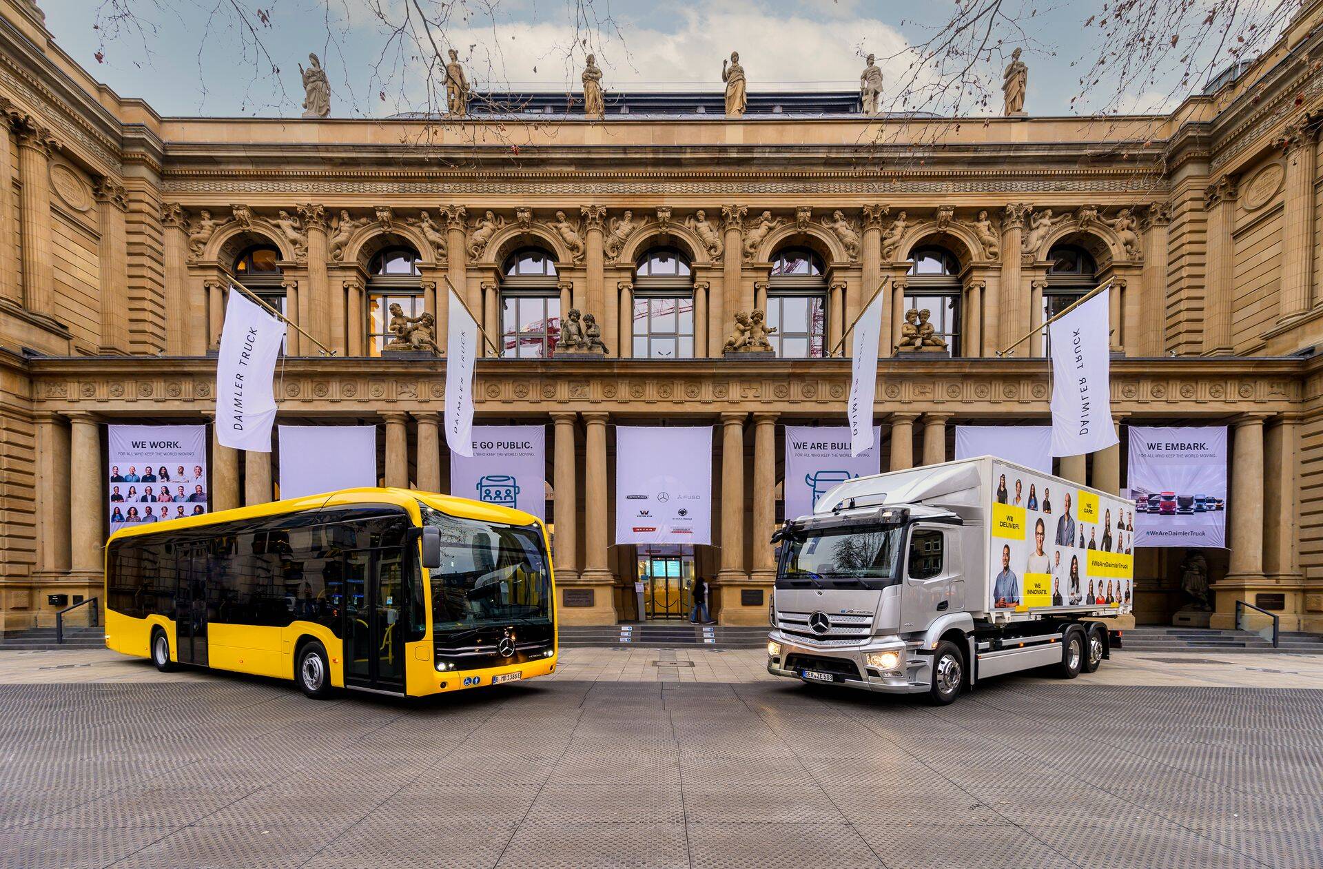 Daimler Truck Holding AG börsidebüüti Frankfurids ilmestas ka ettevõtte toodang.