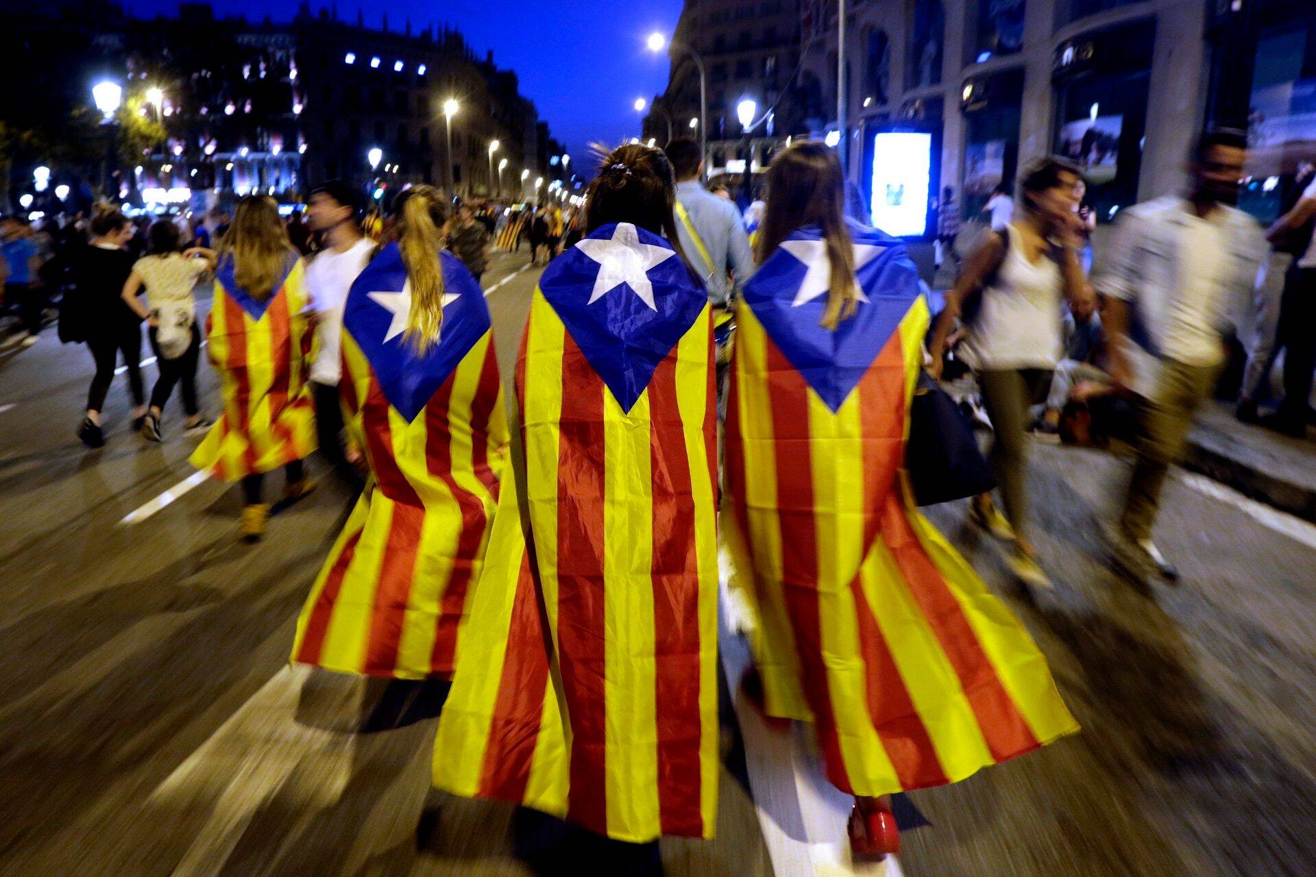 Pühapäevasest referendumist saati on meeleavaldajad käinud Barcelona tänavatel.