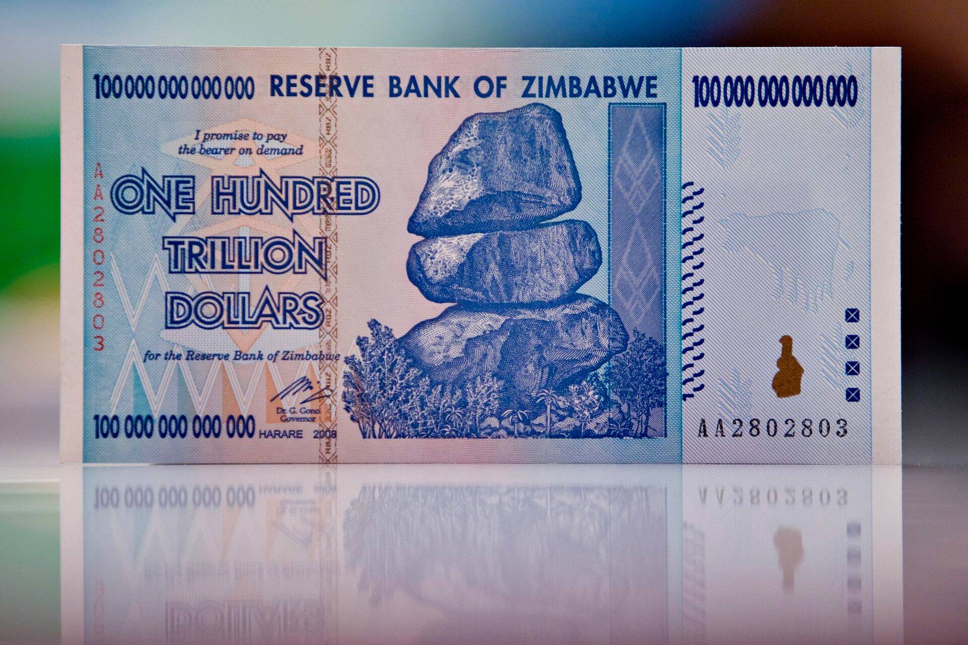Zimbabwe kurikuulus 100 triljoni dollarine rahatäht.