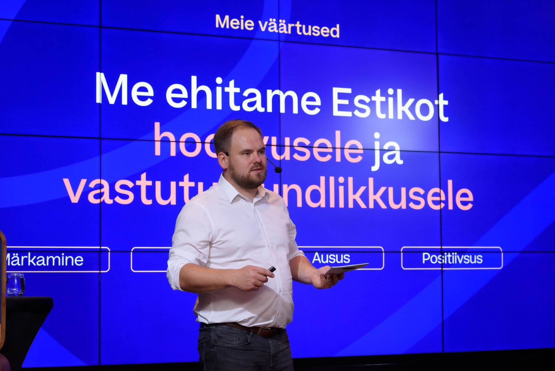 Estiko Grupi tegevjuht Kristo Seli tutvustamas möödunud nädalal Lydia hotellis ettevõtte uut visuaalset identiteeti.