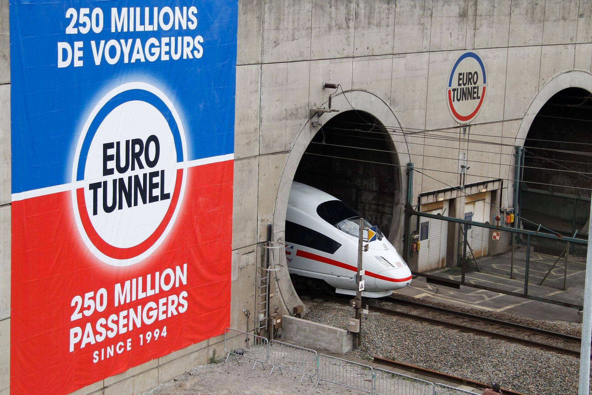 Eurotunnel on hädas migrantide tulvaga.