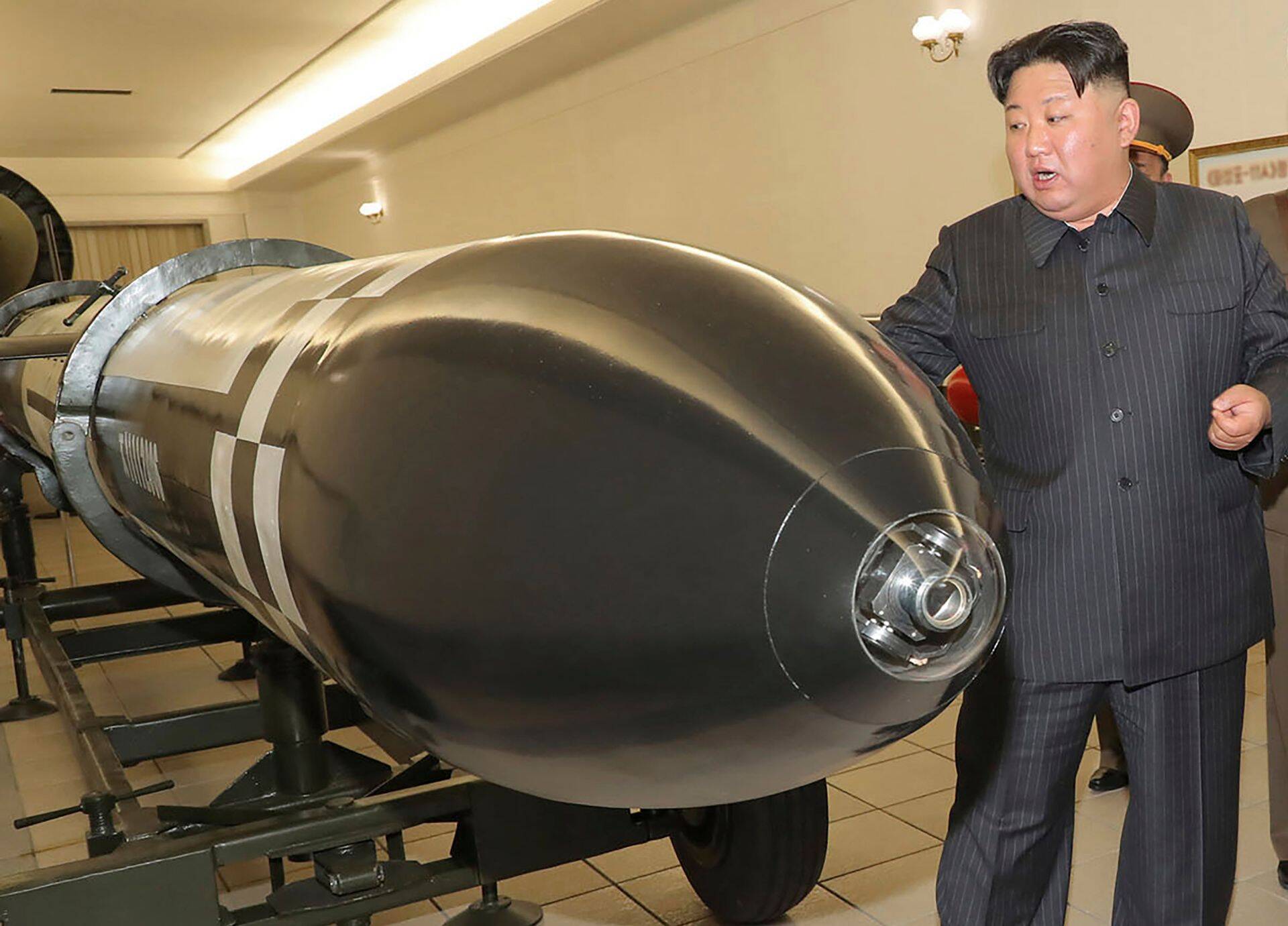 Põhja-Korea režiimimeedia jagas möödunud aastal korduvalt pilte ja kaadreid sellest, kuidas Kim tuumarajatisi inspekteeris.