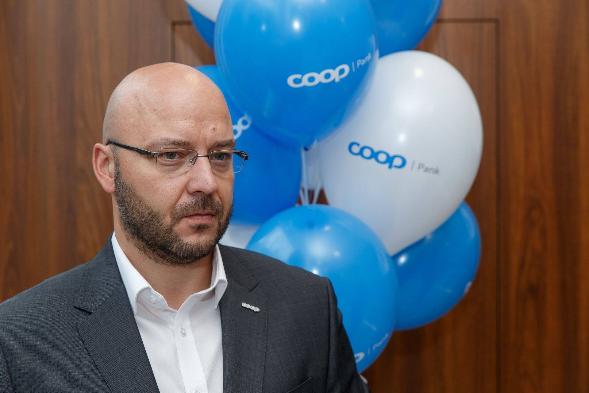 Coop Eesti Keskühistu juhatuse esimees Jaanus Vihand usub, et Eestis on elatustaseme tõstmiseks vaja palkasid rohkem tõsta.