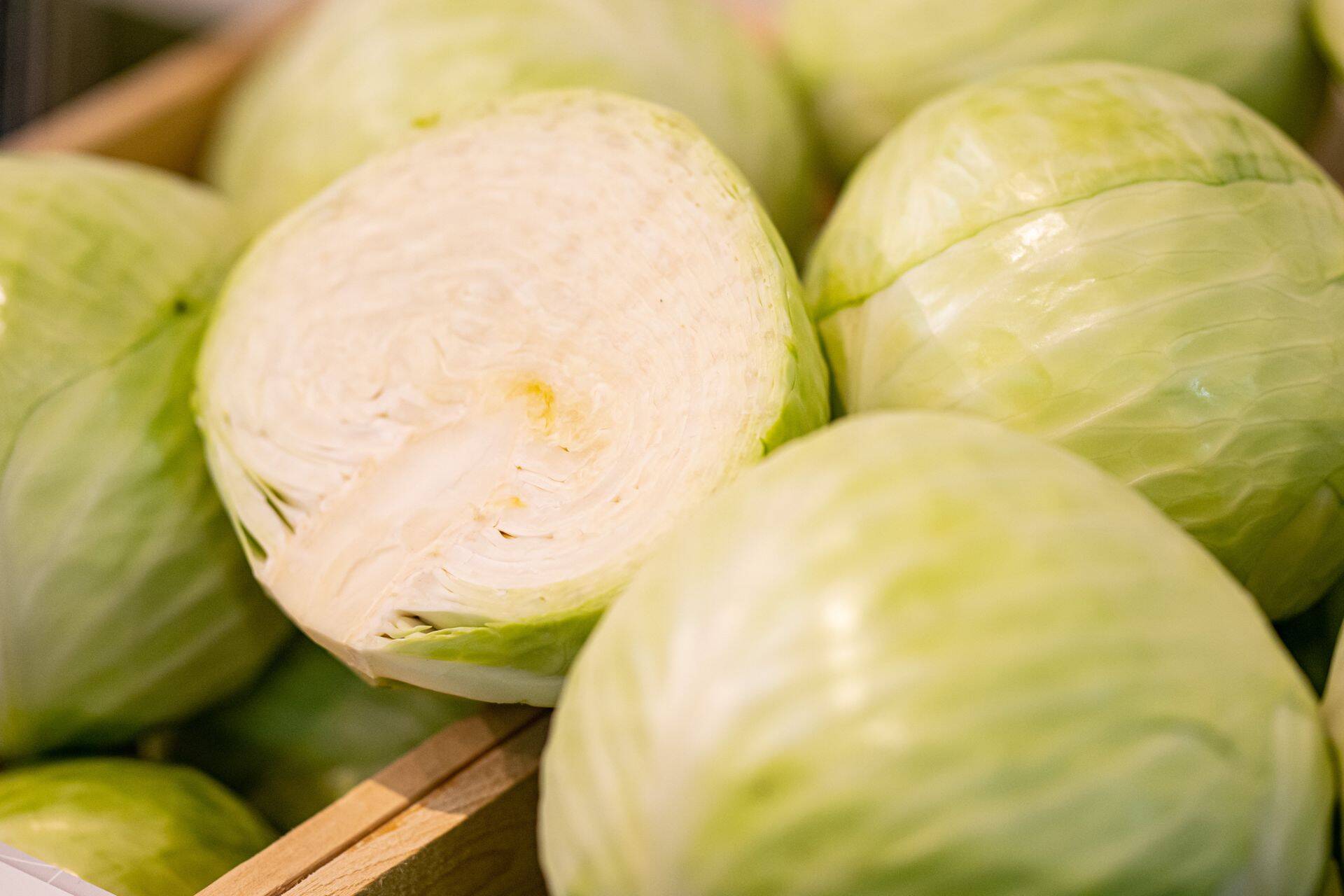 Lai "kāposts" turētos, reizēm pietiek, ja nopērkam pusi kāposta.