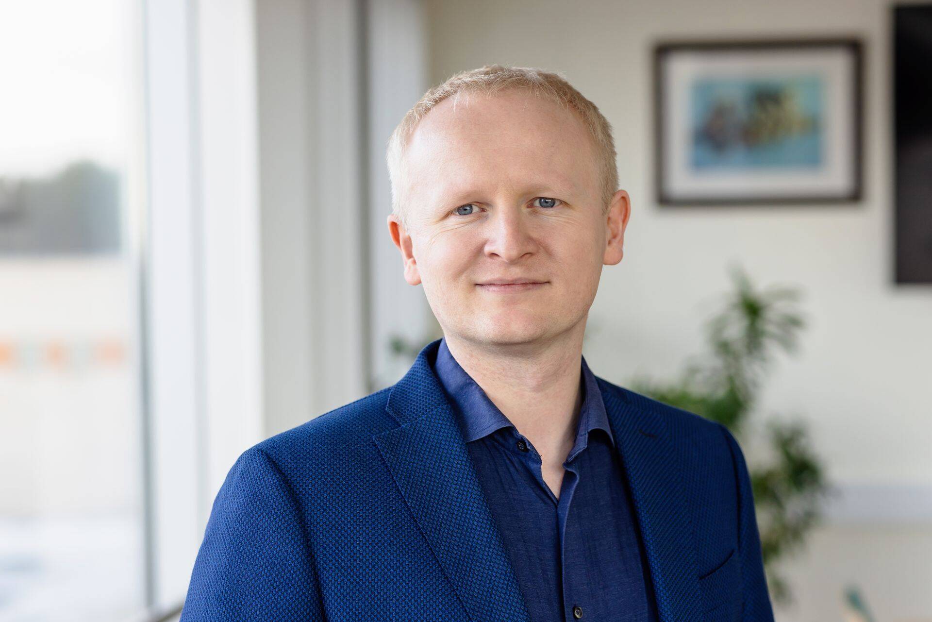 Schneider Electric Eesti juht Miko Siilivask: "Digitaaltehnoloogia, nagu mõõtmine ja seire, võimaldab meil näha, kuidas energiat kasutame, ja tõhusamalt võtta kasutusele nutika energia, mis tähendab, et saame kasutada tohutul hulgal kasutamata energiasäästupotentsiaali."