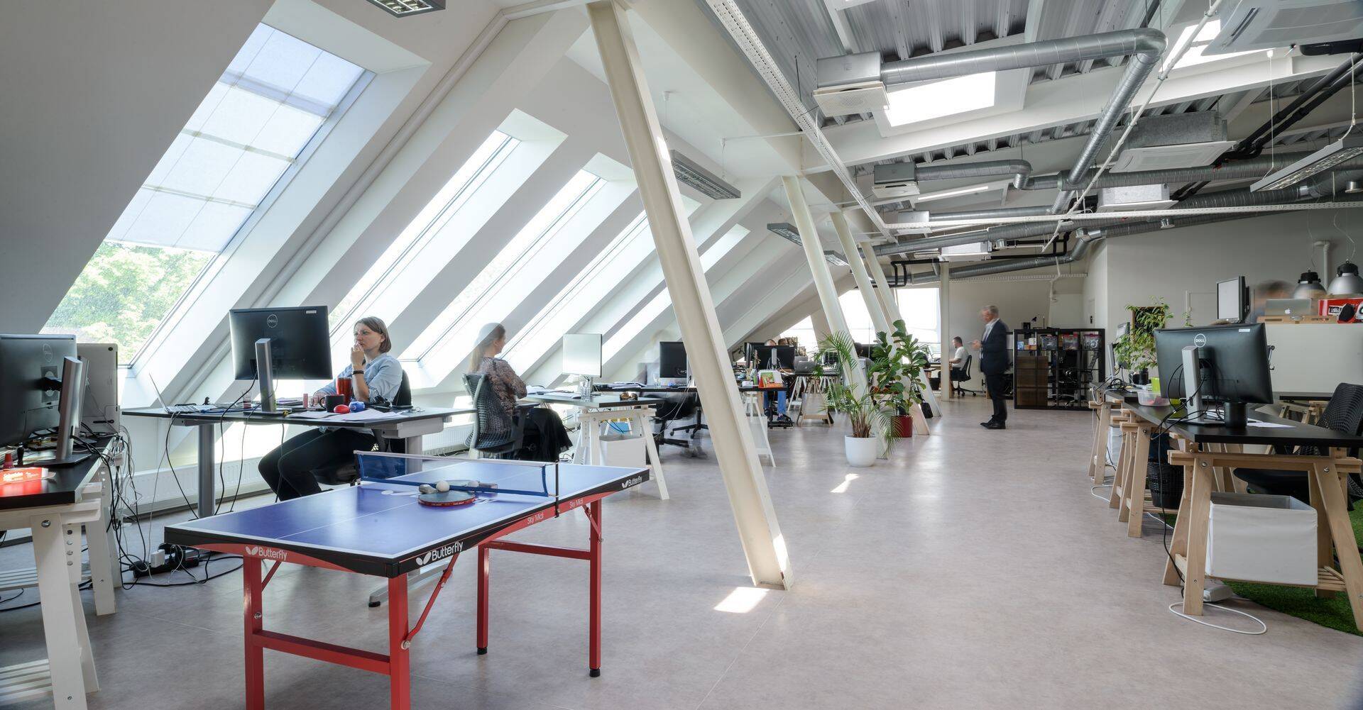 Avatud kontoris tasub luua väikseid soppe ja istumisnurki, kus teisi segamata vestlusi pidada. Inbanki kontor on just seda põhimõtet järgides loodud.