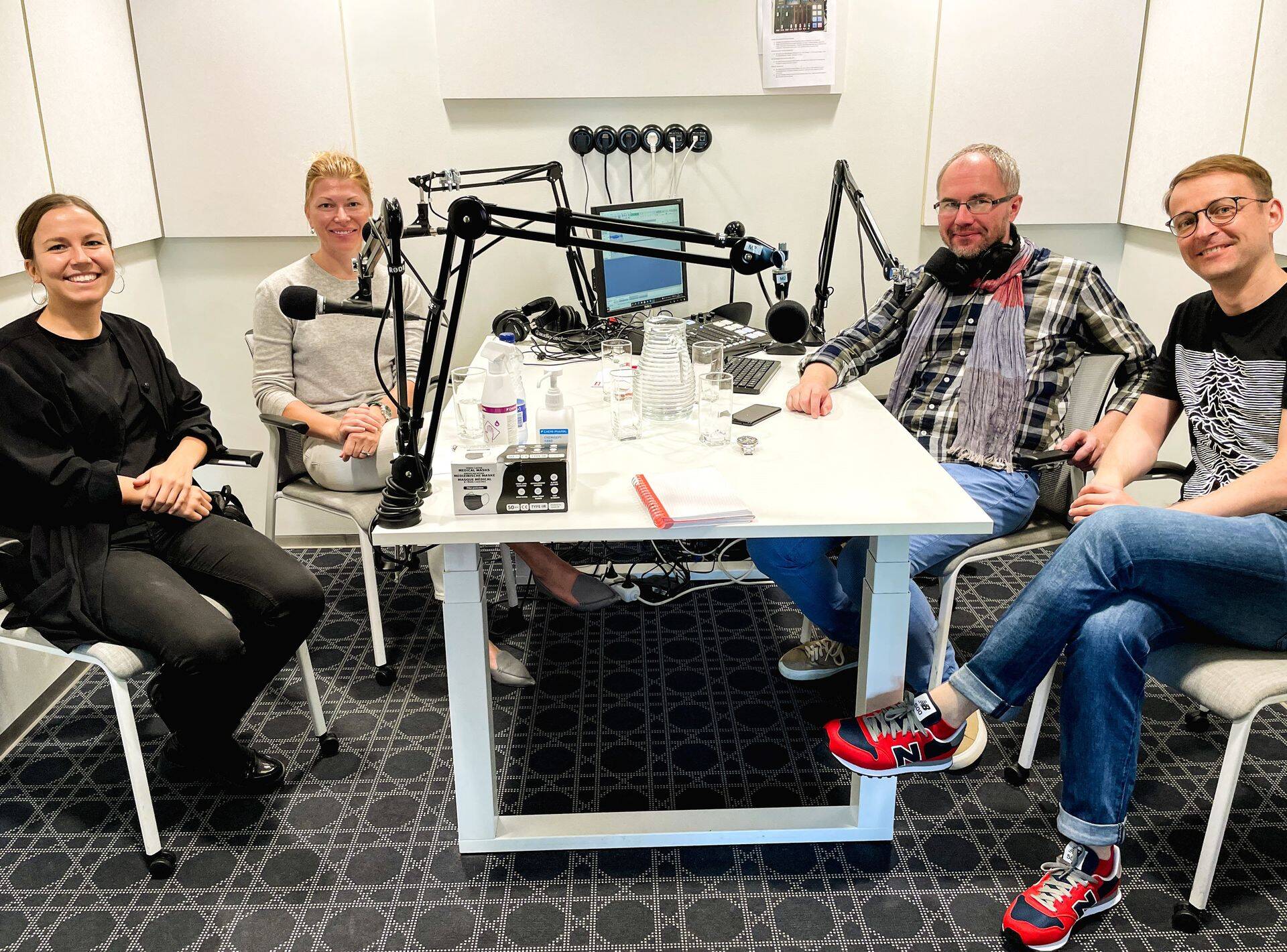 "Soraineni sageduse" saatekülalised Kadi-Ell Tähiste (vasakul) ja Kärt Anna Maire Kelder ning saatejuhid Mario Sõrm ja Kaupo Lepasepp.