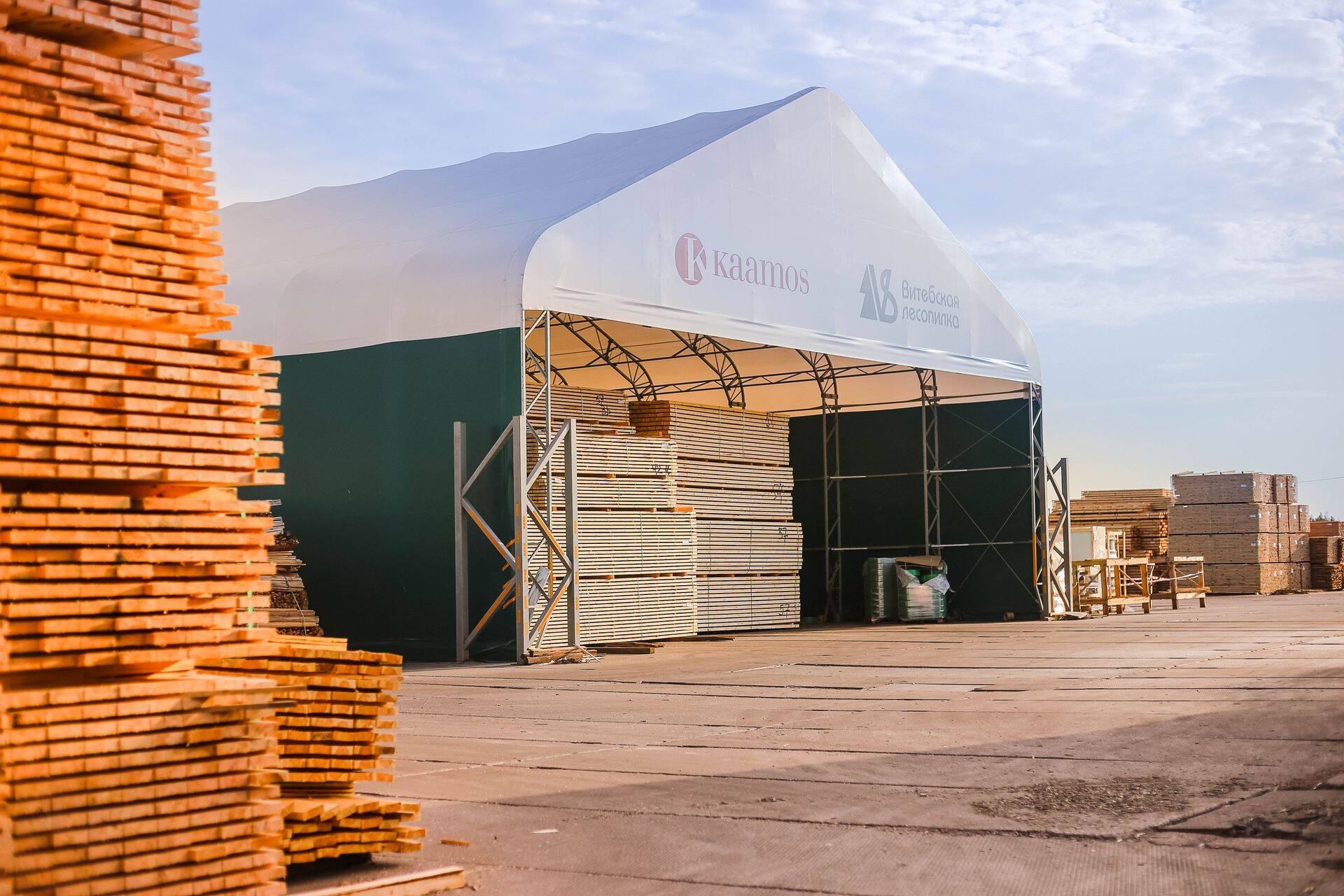 Kaamos Timberi Vitebski saeveski valmismaterjali ladu.