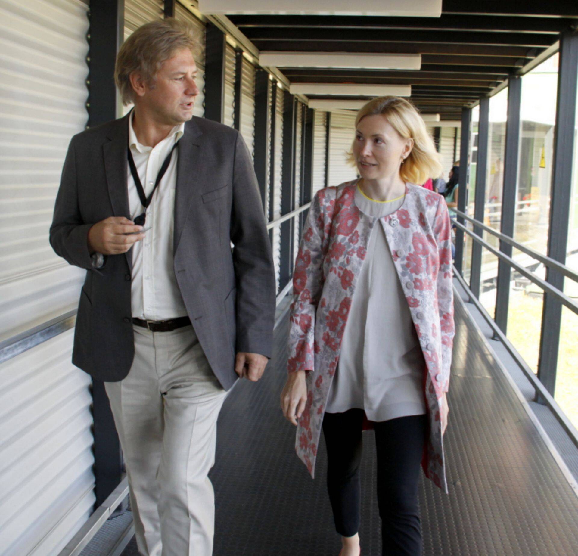 Tervise- ja tööminister Riina Sikkut ja Ida-Viru Keskhaigla juhatuse esimees Tarmo Bakler.