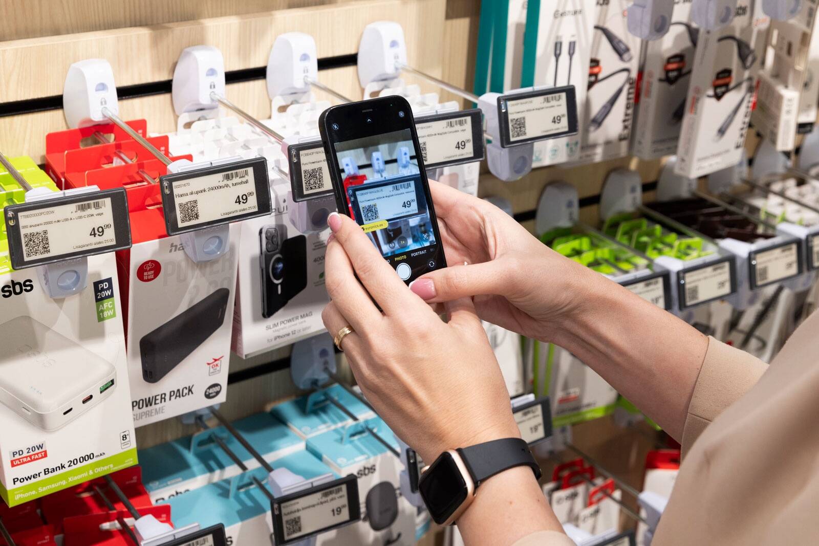 Euronicsis viivad hinnasiltidel olevad QR-koodid kliendi otse veebipoe tootelehele.