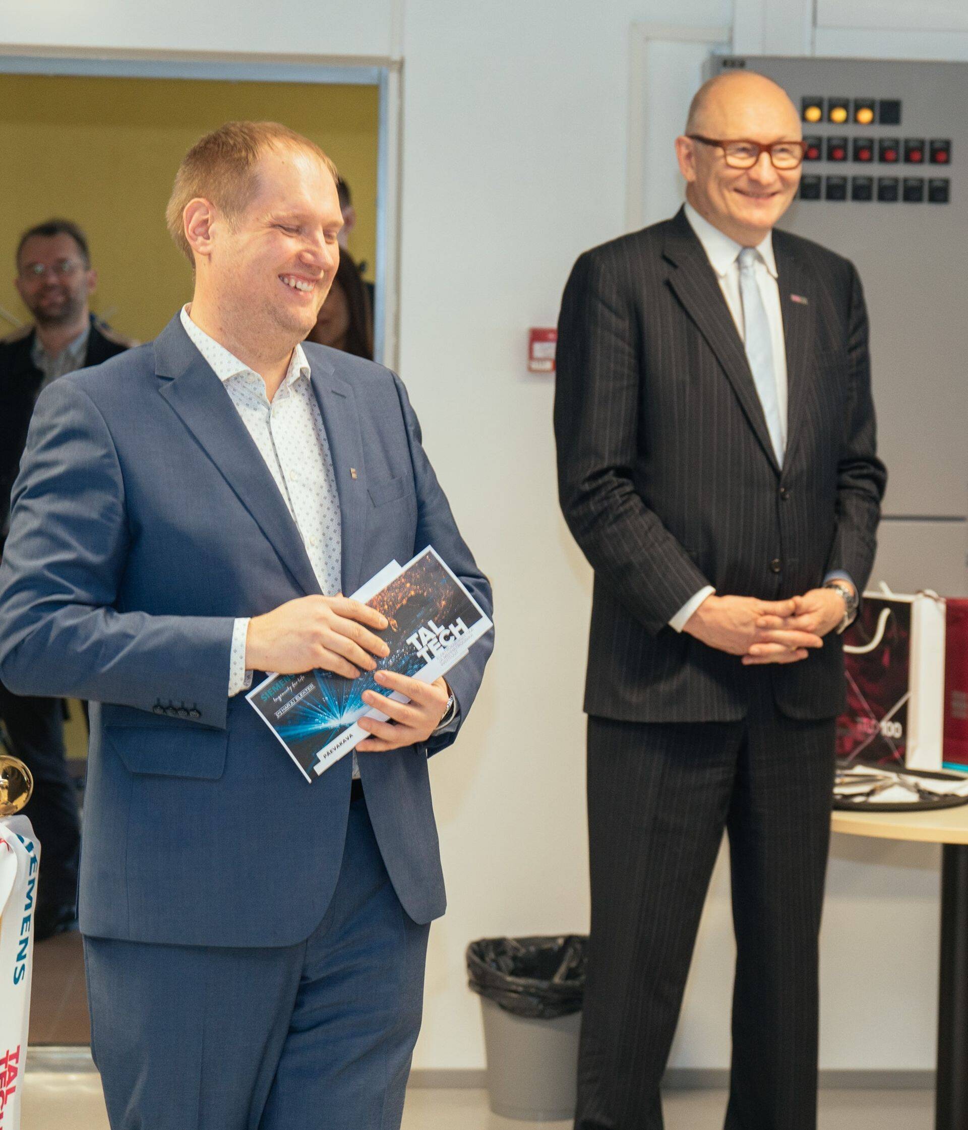 TalTechi_energeetikaprofessor Ivo_Palu ja rektor_Jaak_Aaviksoo.
