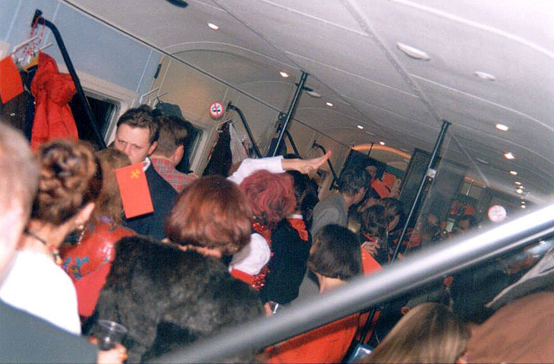 «Красный поезд» - новогодний корпоратив в 1999 году.