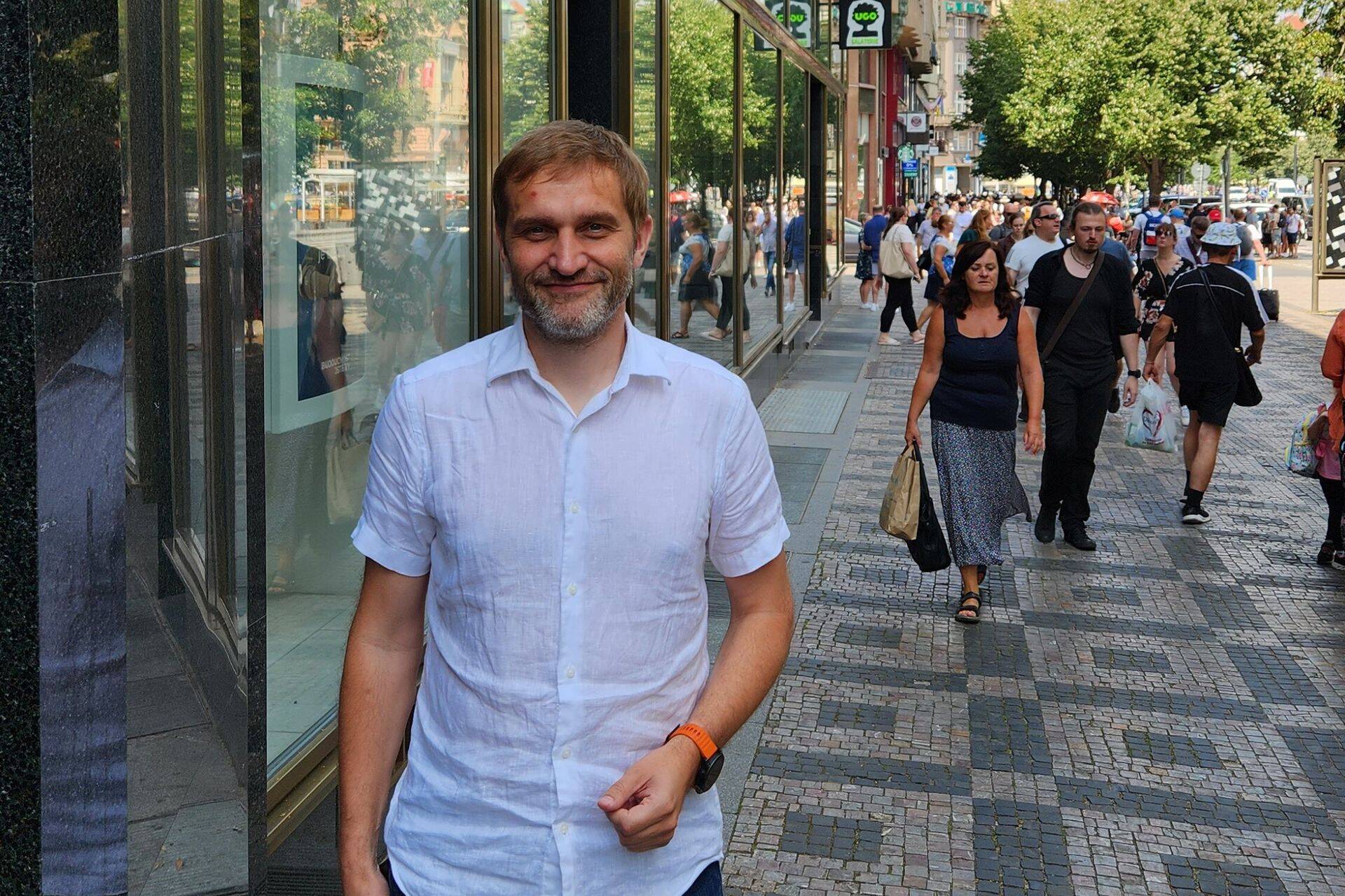 Eesti panganduse suured tegijad on end liiga kaua väga mugavalt tundnud, arvab Tšehhi suuruselt kolmanda panga KB Banki juhatuse liige Margus Simson.