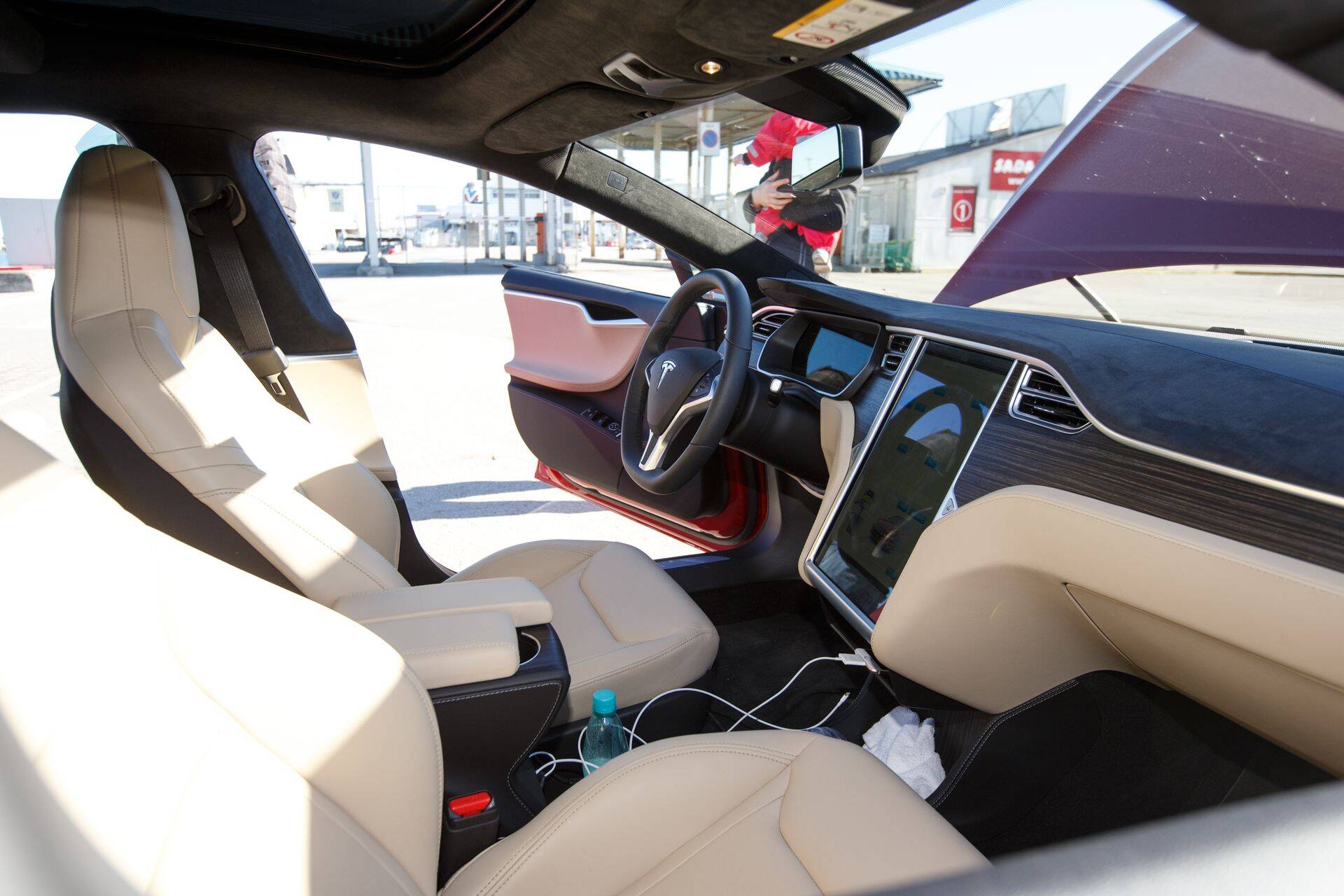 Alternatiivkütustel sõidukite laialdasele kasutuselevõtule peaks eelnema vajaliku laadimis-tankimistaristu rajamine, hoiatab Stockholmi Keskkonnainstituut (SEI).