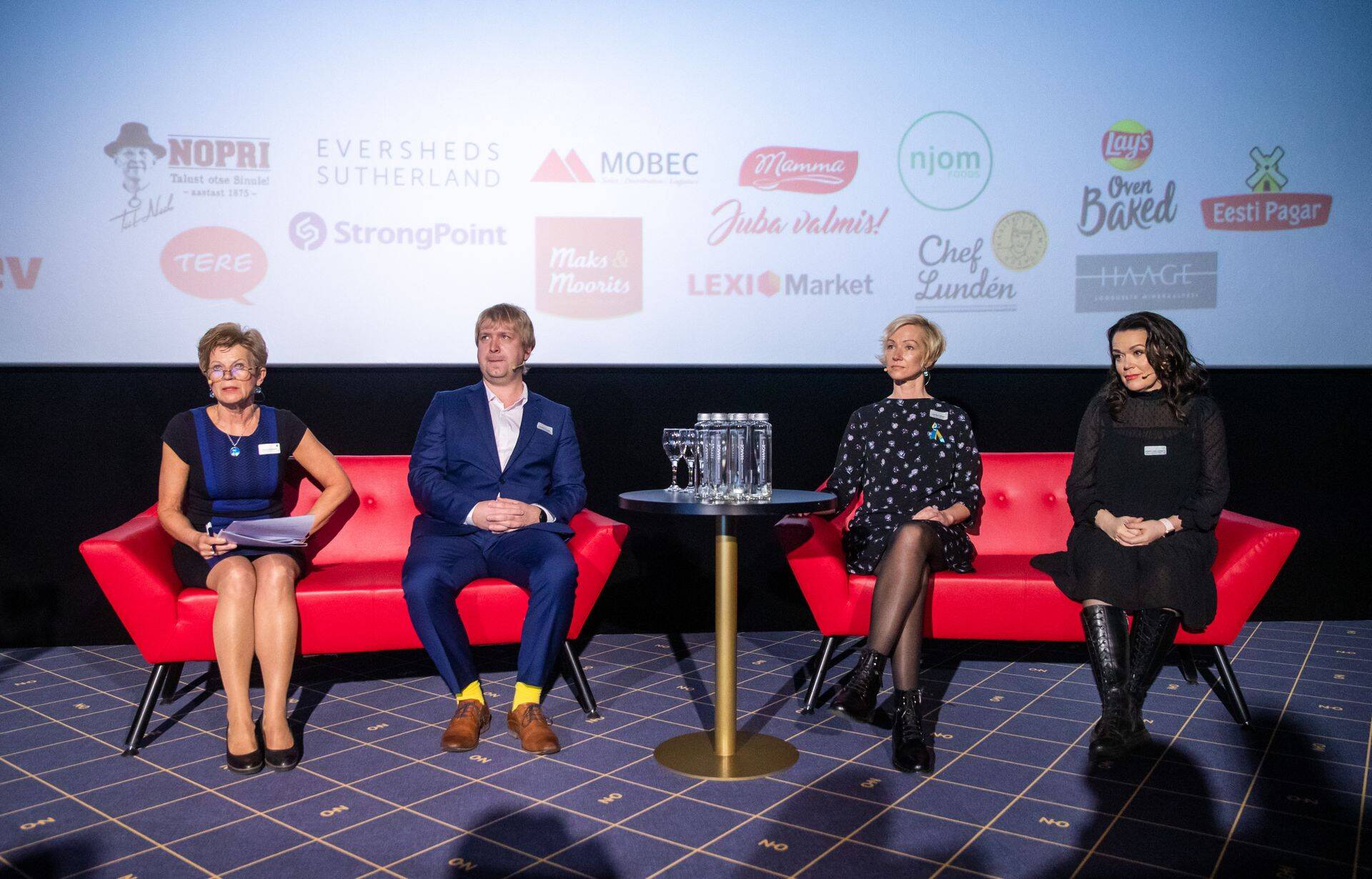 Fotol (vasakult): Toiduliidu juht Sirje Potisepp, Nielsen Eesti tegevjuht Erlend Villems, A. Le Coq turundusjuht Katrin Vernik ja HKScan Estonia turundusdirektor Janne Laik-Lõhmus.