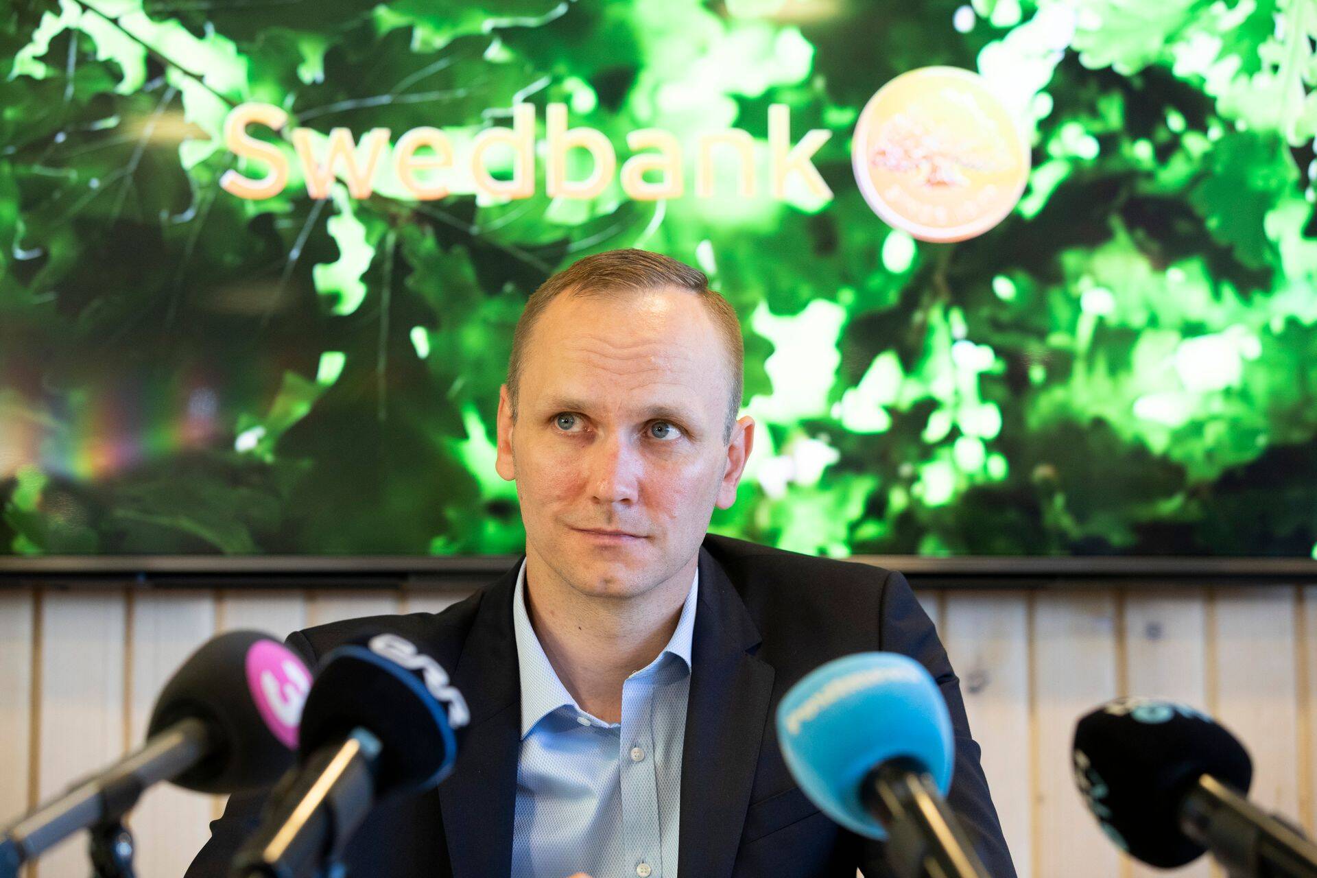 Kas kriis on läbi või seisab hullem alles ees? Kuidas peaksid sellest lähtuvalt käituma Swedbanki tänased ja tulevased aktsionärid? Nendele ja teistele küsimustele vastab reedeses hommikuprogrammis Swedbank Eesti juht Olavi Lepp.