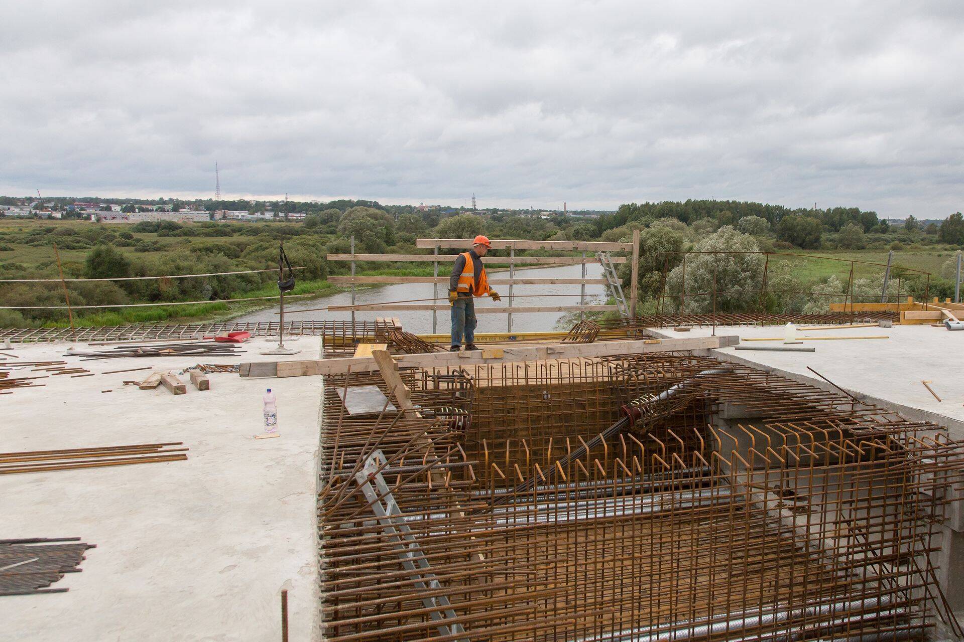 Ihaste silla ehitus Idaringteel.