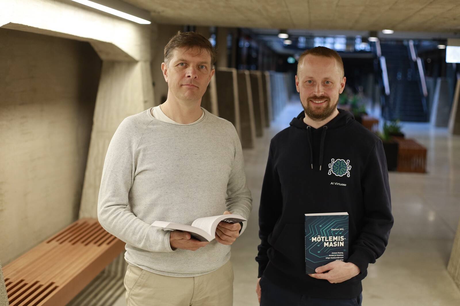 Priit Kallas ( vasakul ) on veendunud, et nõudlus AI-kiipide järele ei kao kuhugi. "Tõenäosus, et AI järgi nõudlus väheneb, on null. See on sama nagu arvutite või interneti puhul, see ei kao kuhugi".