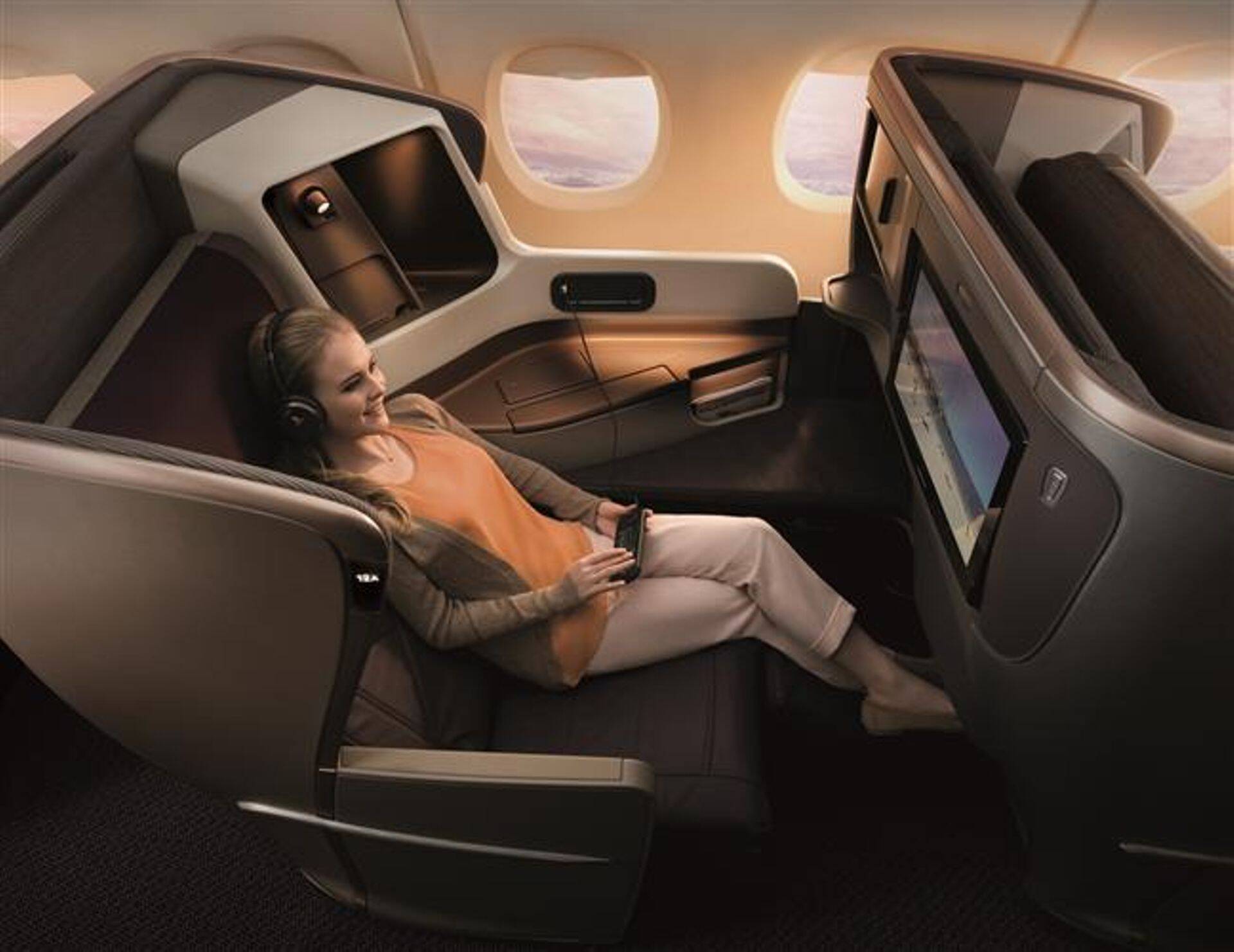Singapore Airlinesi lennukites saab reisija äriklassis n-ö oma kupee, kus on hea tööd teha ja puhata.