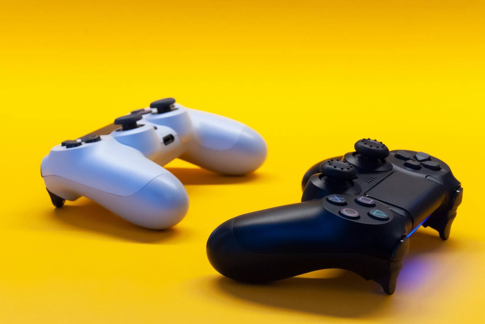 https://unsplash.com/photos/black-sony-ps-4-game-controller-M1nZU61xTK4