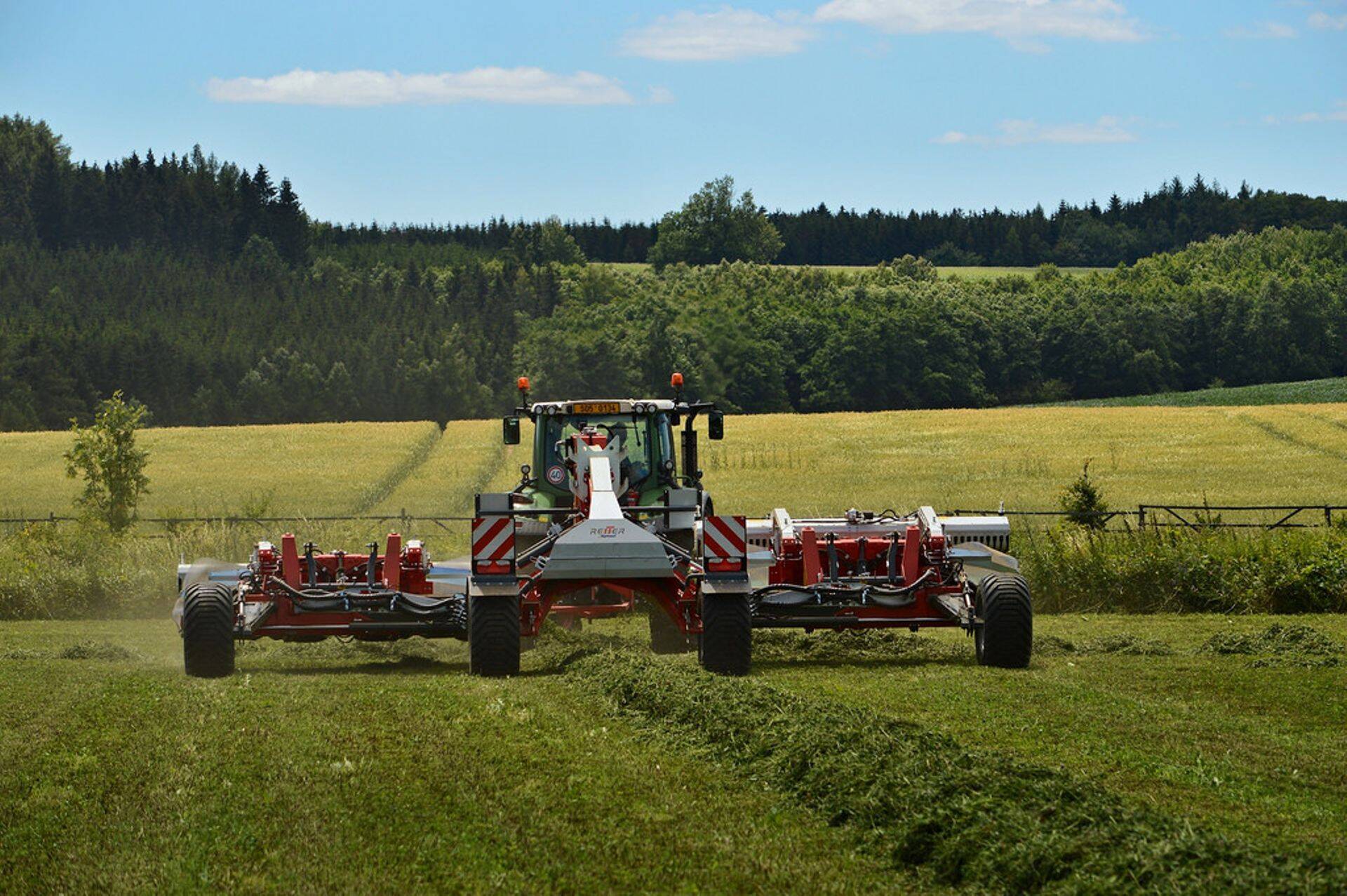 Agri Partner on messil väljas Bonino AB 70 TR haljasmassi koguriga