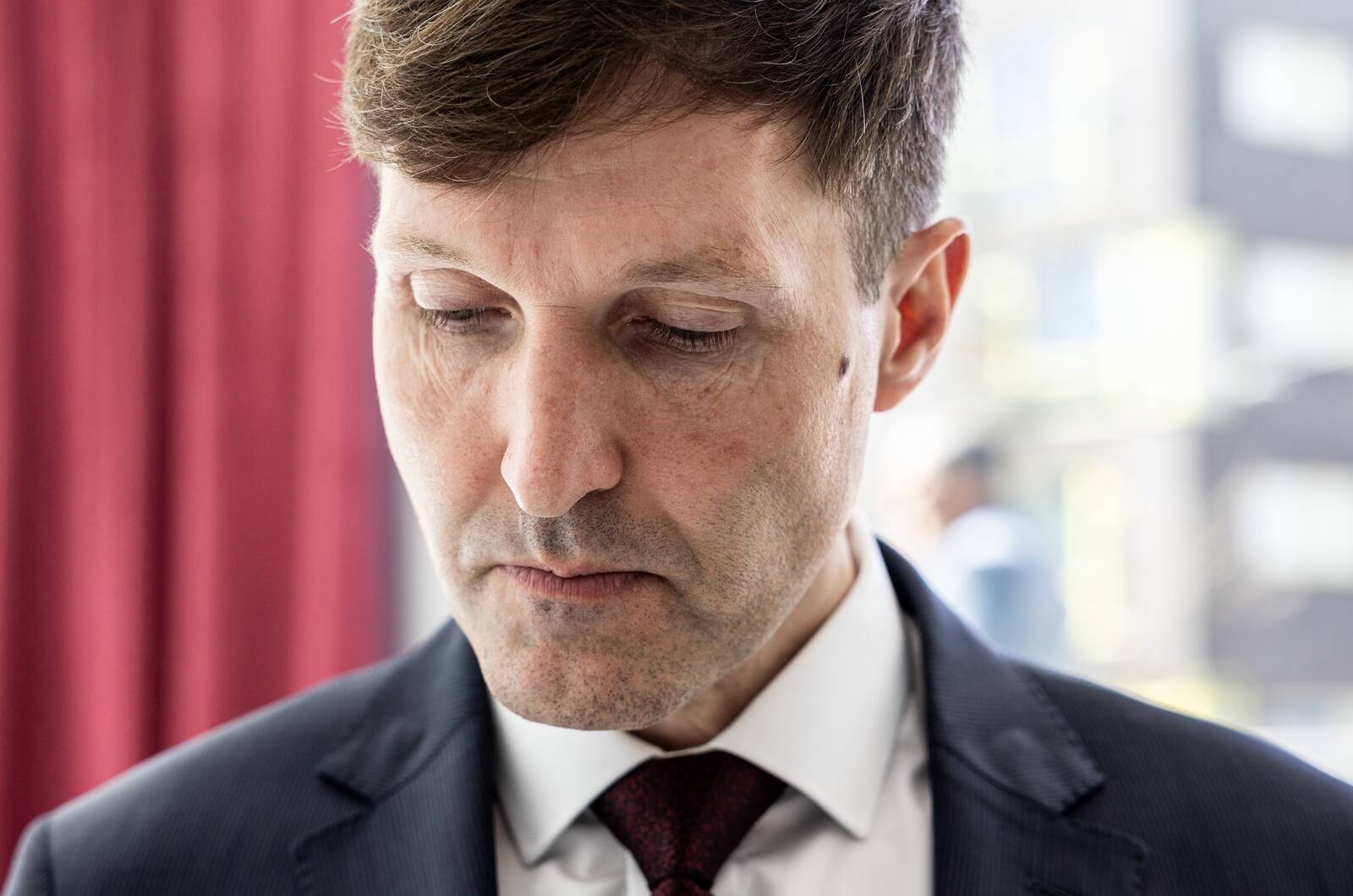 EKRE laupäevase volikogu eel tuli Martin Helmel vastata Äripäeva küsimustele seoses siselisti kirjaga, mis kritiseeris partei rahaasju.