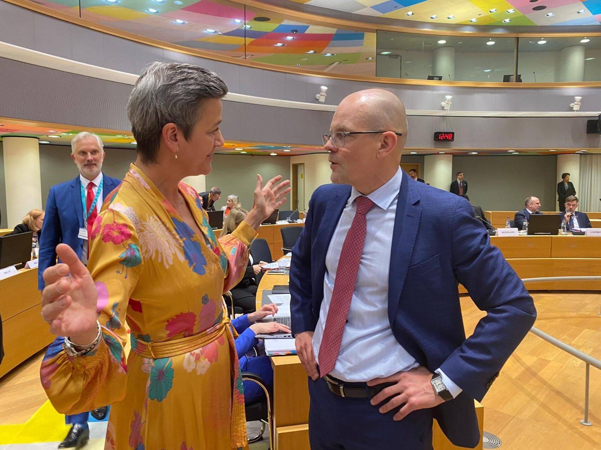 ELi konkurentsivolinik Margrethe Vestager ning Eesti majandus- ja IT-minister Tiit Riisalo eile Brüsselis.