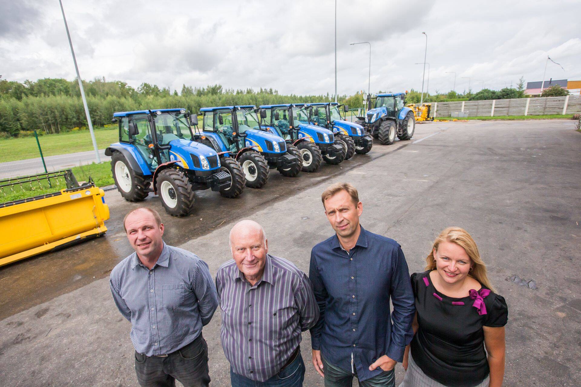 Kaheksa aastat tagasi tehtud pildil on Nõmmsalude pere vennad ja õde veel koos isa, praeguseks manalateele lahkunud Jaak Nõmmsaluga, kes edukale pereärile aluse pani. Vasakult: Mait Nõmmsalu, Jaak Nõmmsalu, Tõnu Nõmmsalu ja Kärt Nõmmsalu.