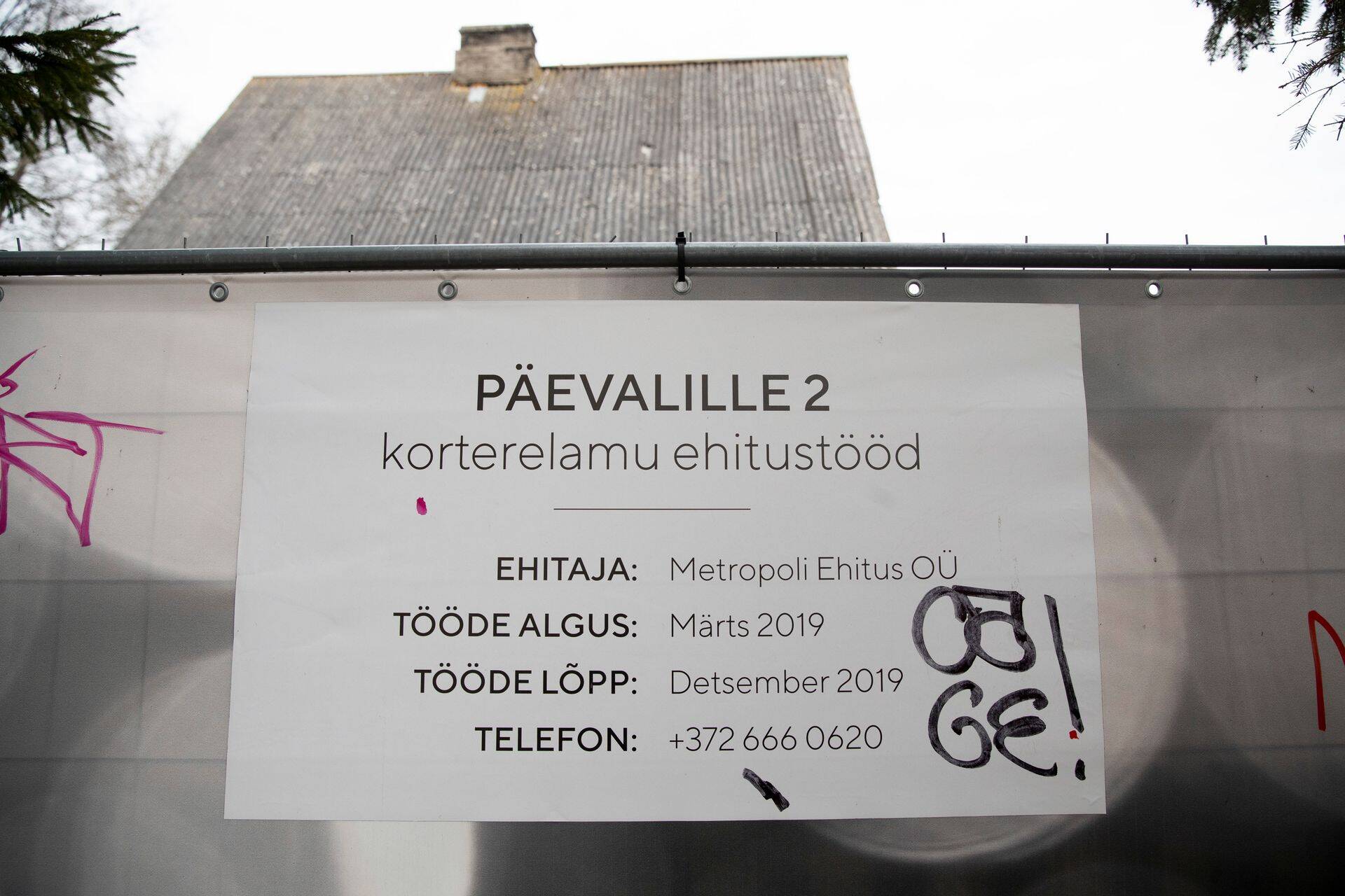 Endoveri Rocca al Maresse kerkivate kõrghoonete Rocca Towers esimene madalam maja ootab ehituse algust. Värsked ehitusload on kinnistutel aprillist.