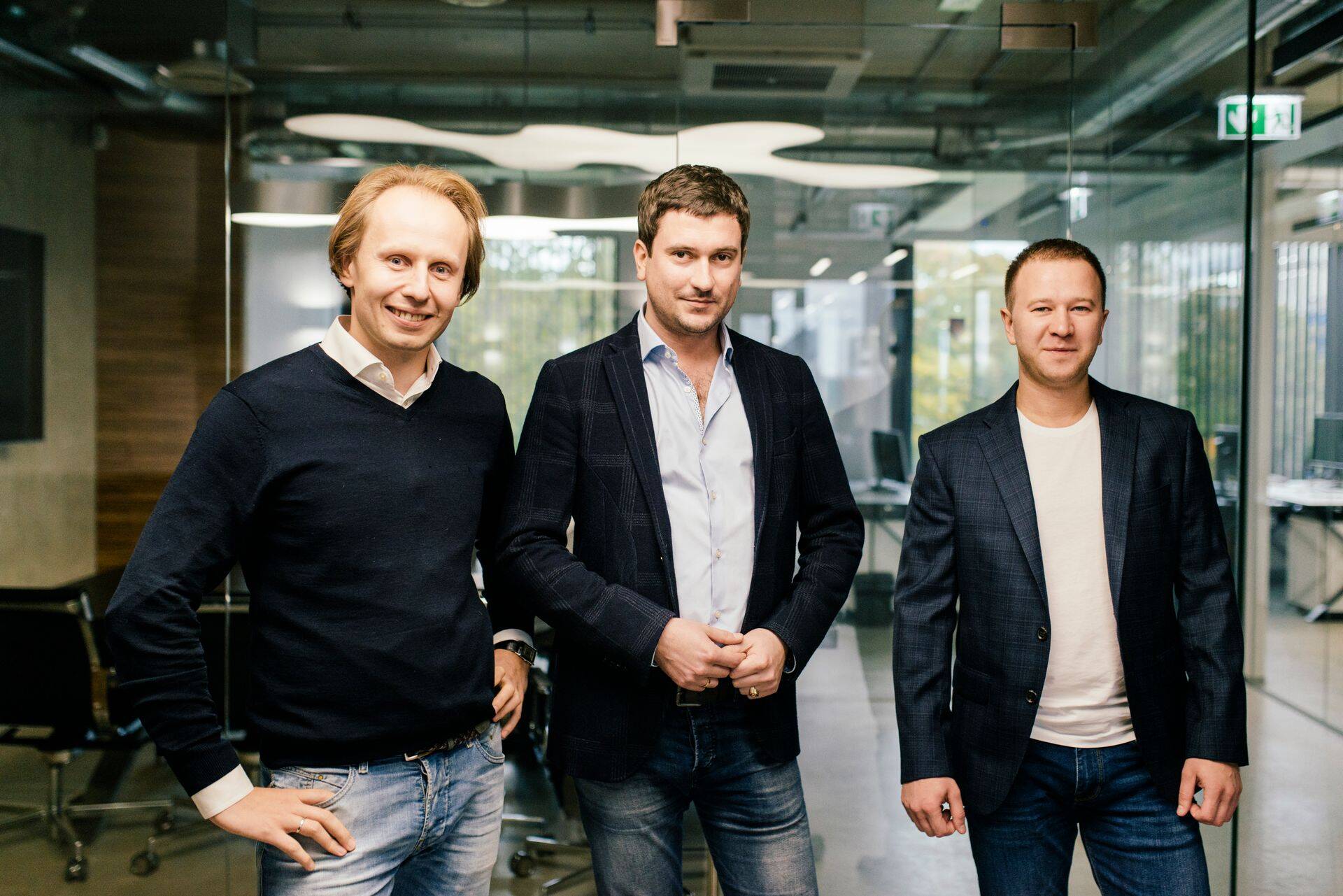 Äripäeva Rikaste TOPi jõudnud Ivan Turõgin (keskel) ja Sergei Potapenko (paremal) ütlesid, et investeerisid mõni aasta tagasi oma viimased kopikad ärisse. Sergei ütles ära üürikorteri ning magas kontoris diivanil või oma vanas Škodas. Hiljem liitus ettevõtmisega kolmas sõber Anton Altement.