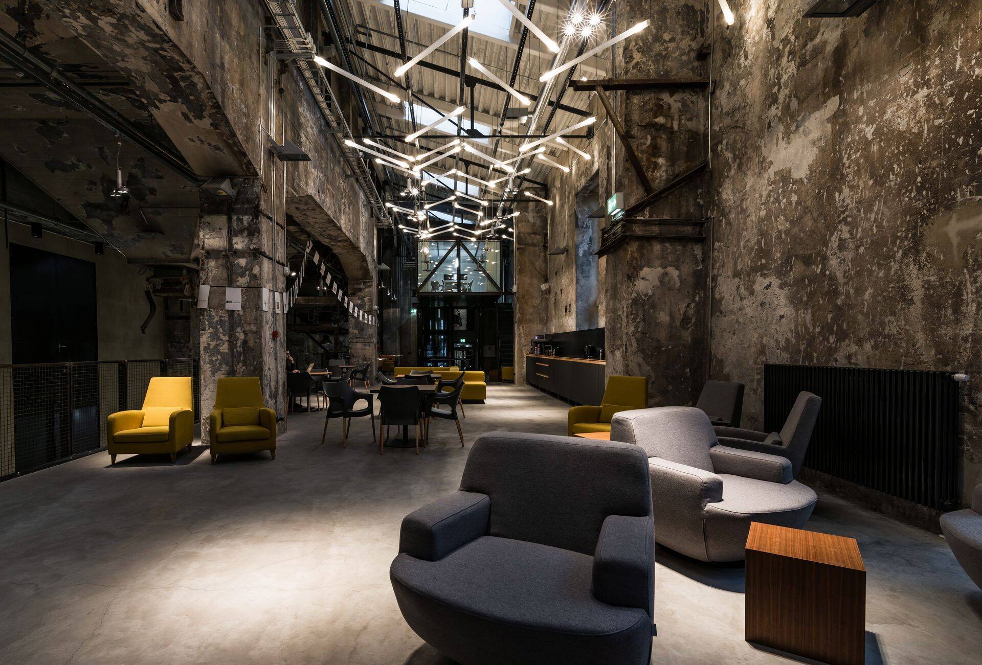 Kultuurikatlas, kus Creative Fueli hallatavad tööruumid asuvad, leidub käike ja vaateid, kust saab segamatult majas toimuvat jälgida.