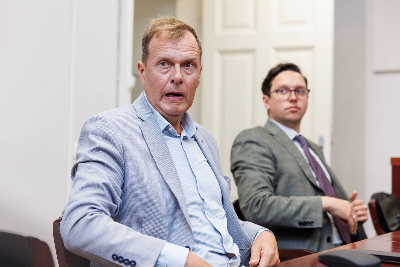 Ettevõtja Parvel Pruunsild (esiplaanil, vasakul) Tartu maakohtus.