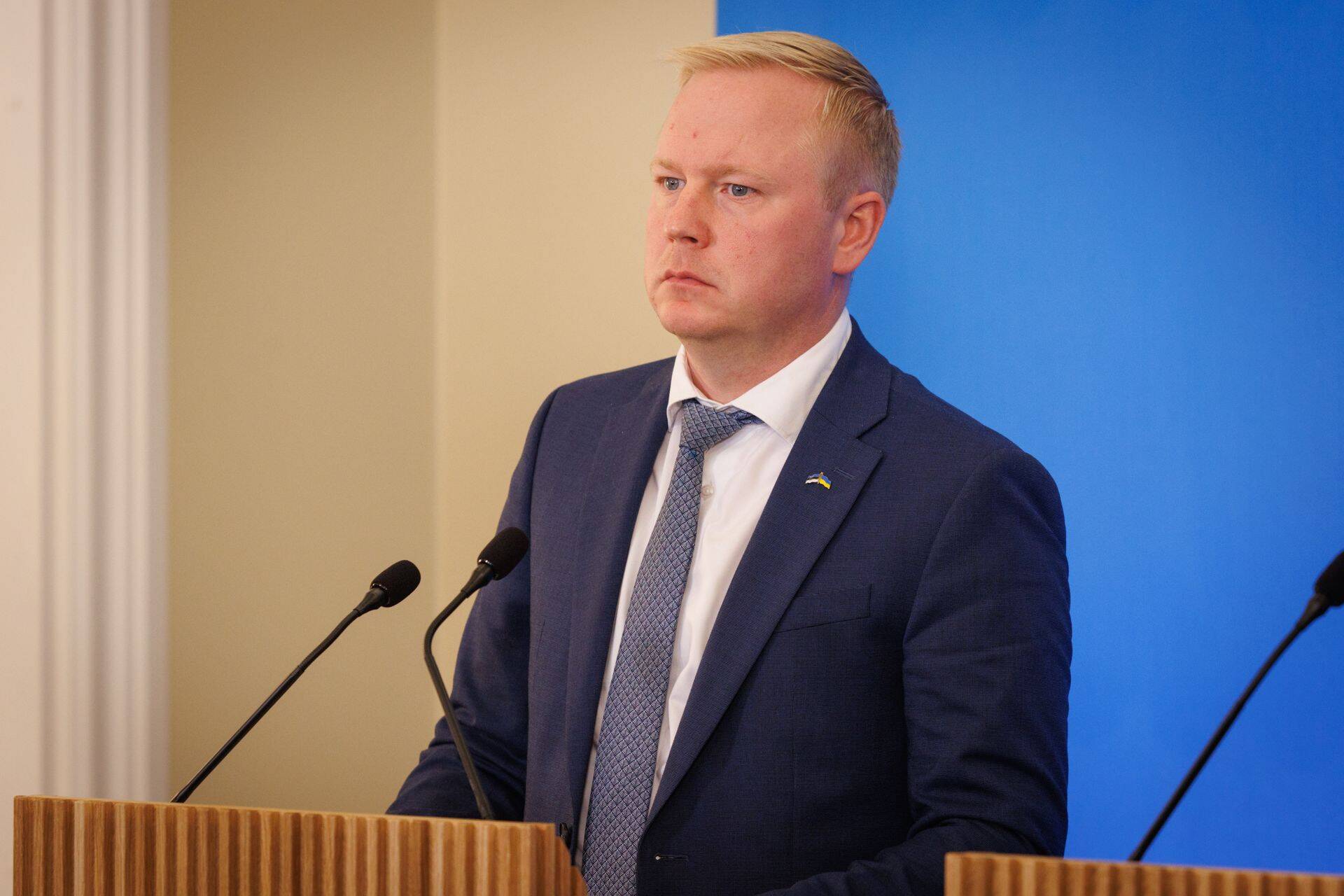 По словам министра финансов Марта Вырклаэва, обсуждаются различные варианты ограничения на ведение бизнеса с правовой формой OÜ, но соглашение пока не достигнуто.